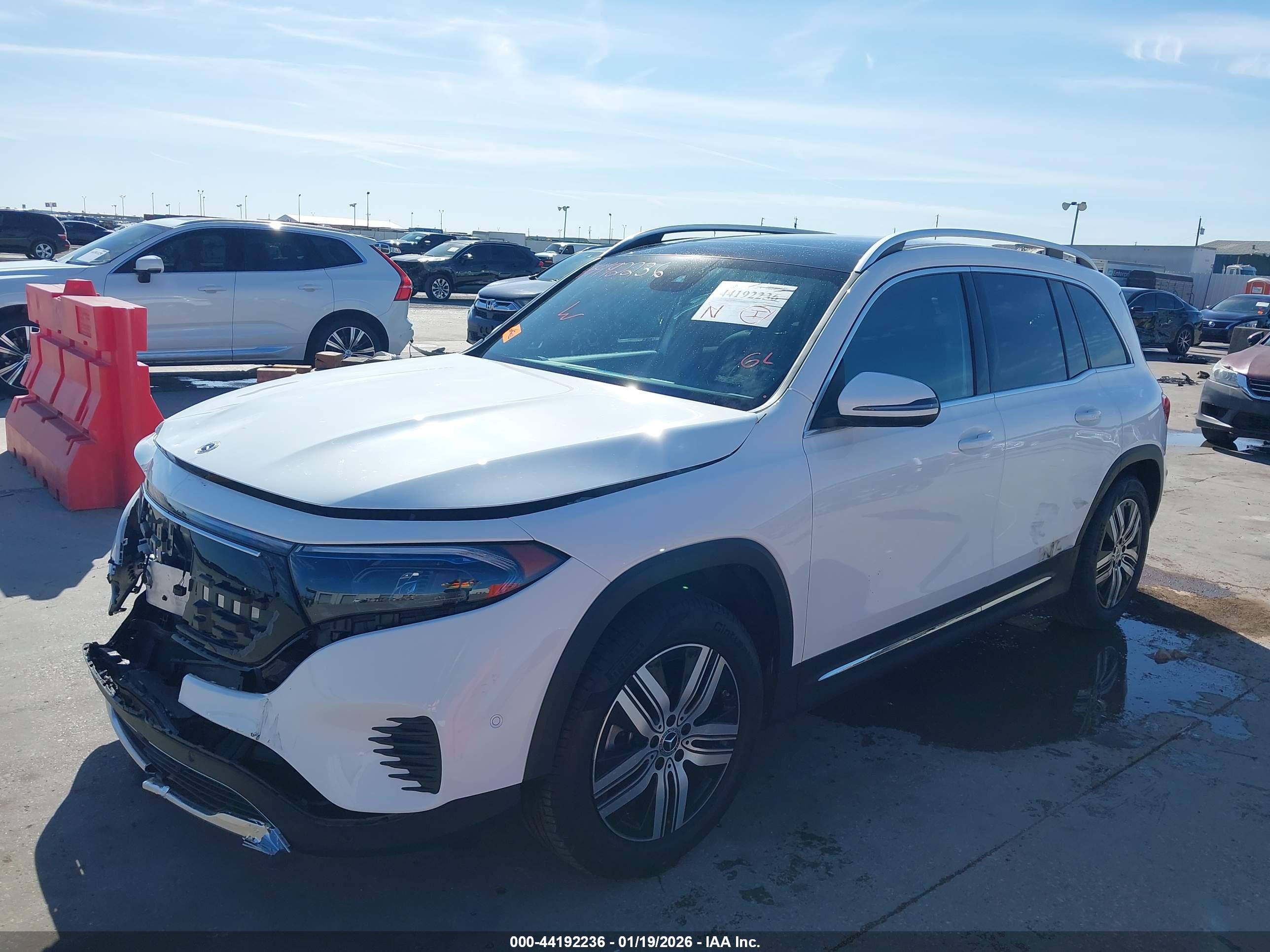 MERCEDES-BENZ EQB image 2