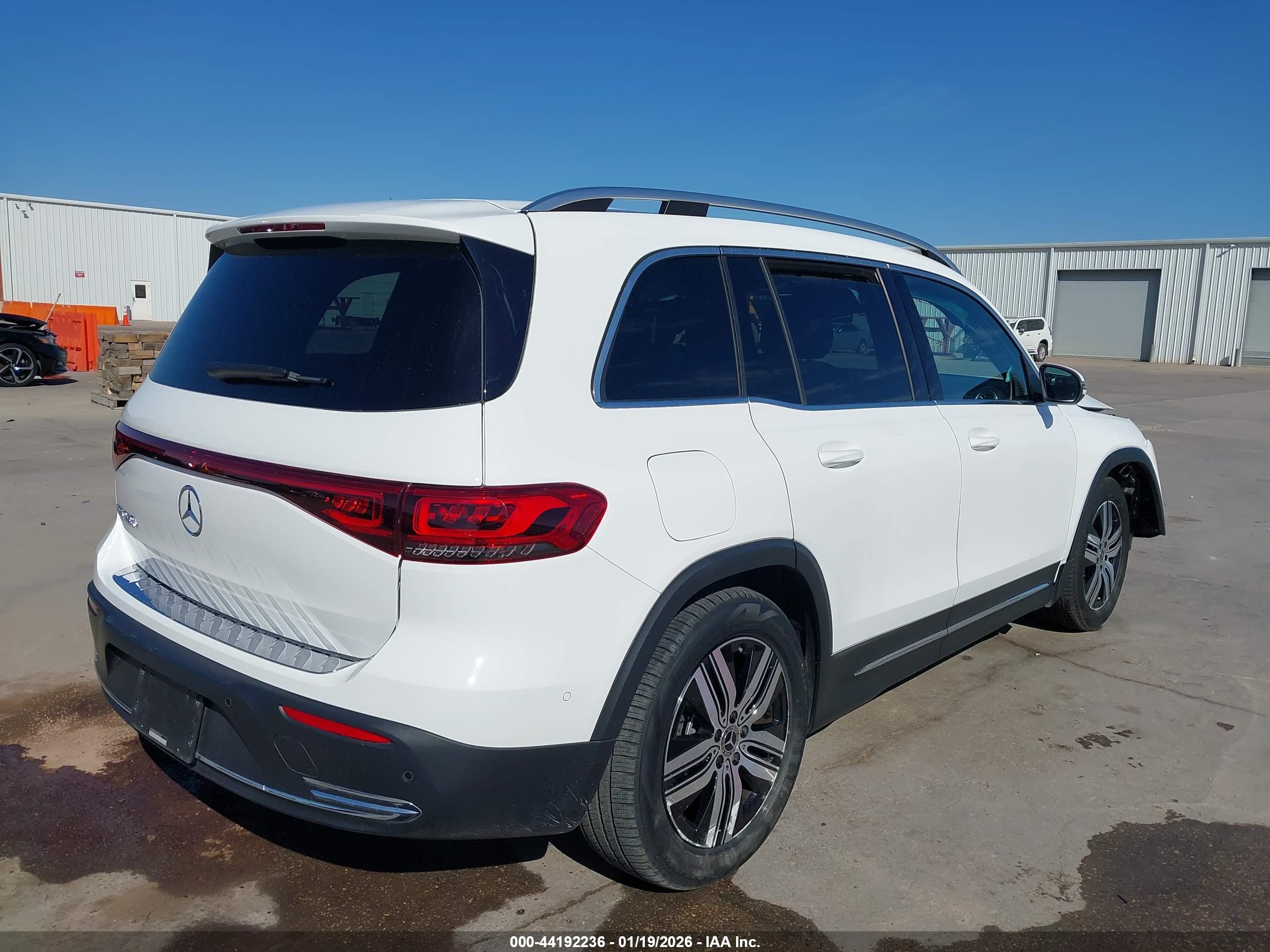 MERCEDES-BENZ EQB image 4