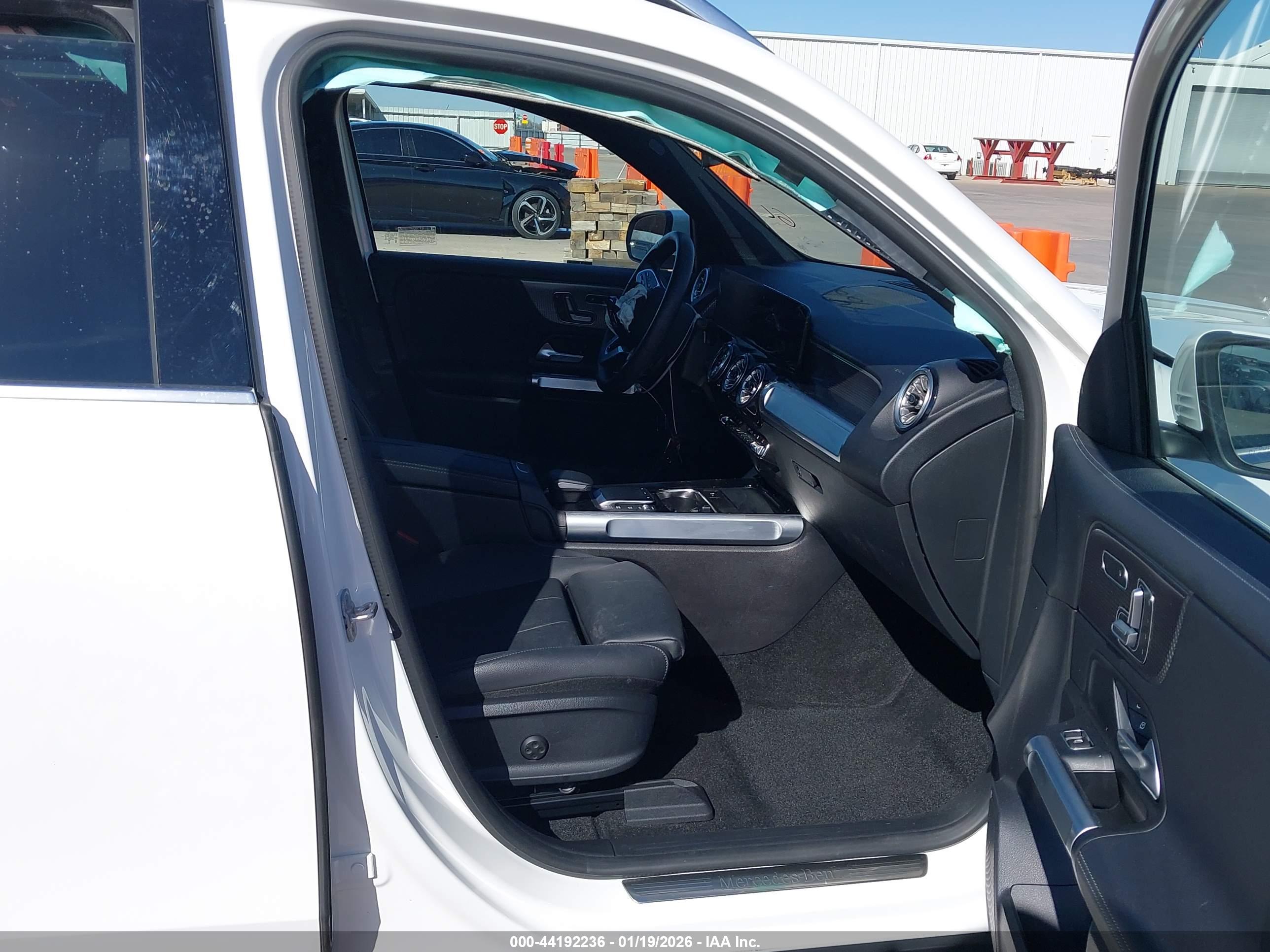 MERCEDES-BENZ EQB image 5