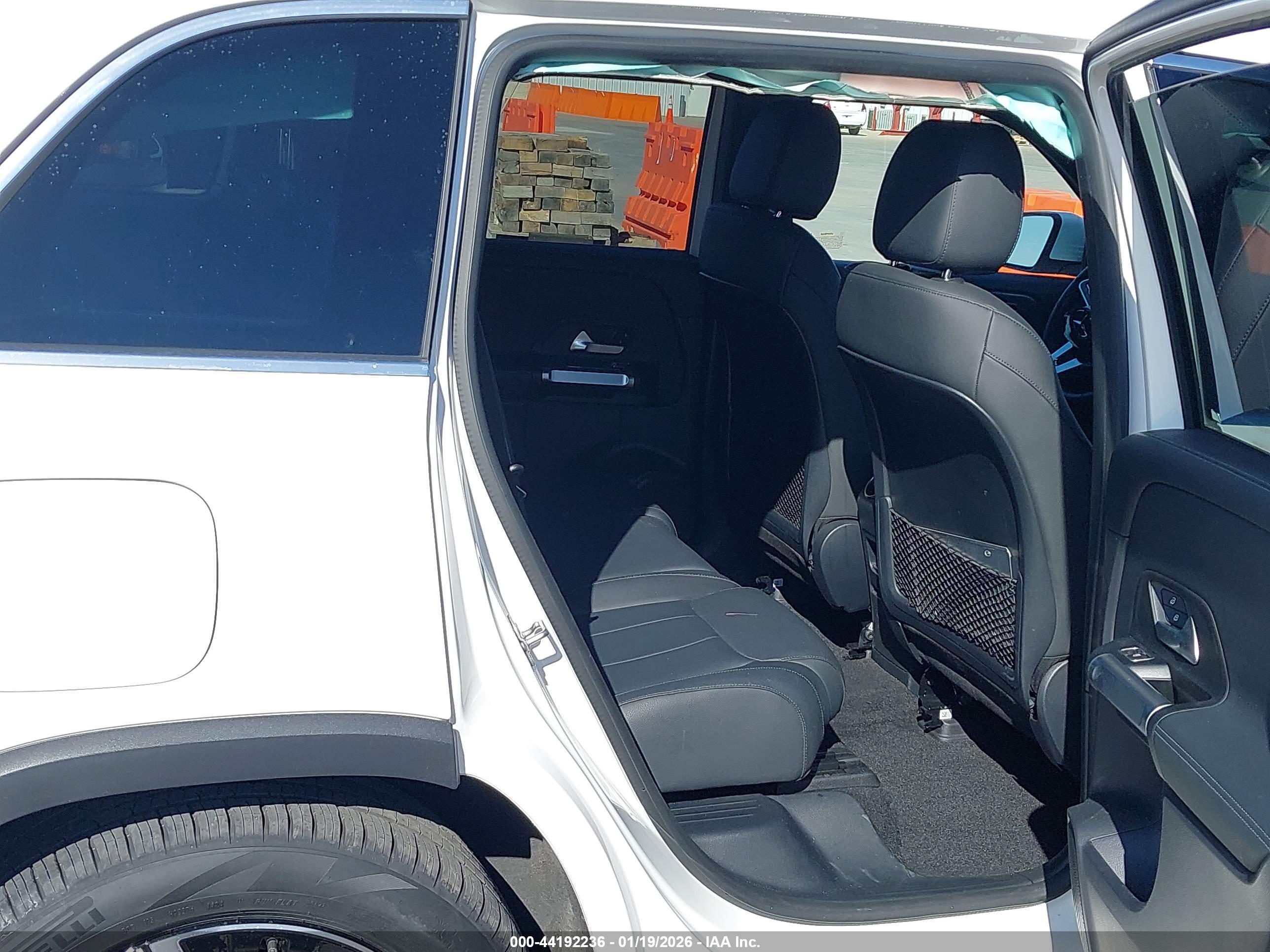 MERCEDES-BENZ EQB image 8
