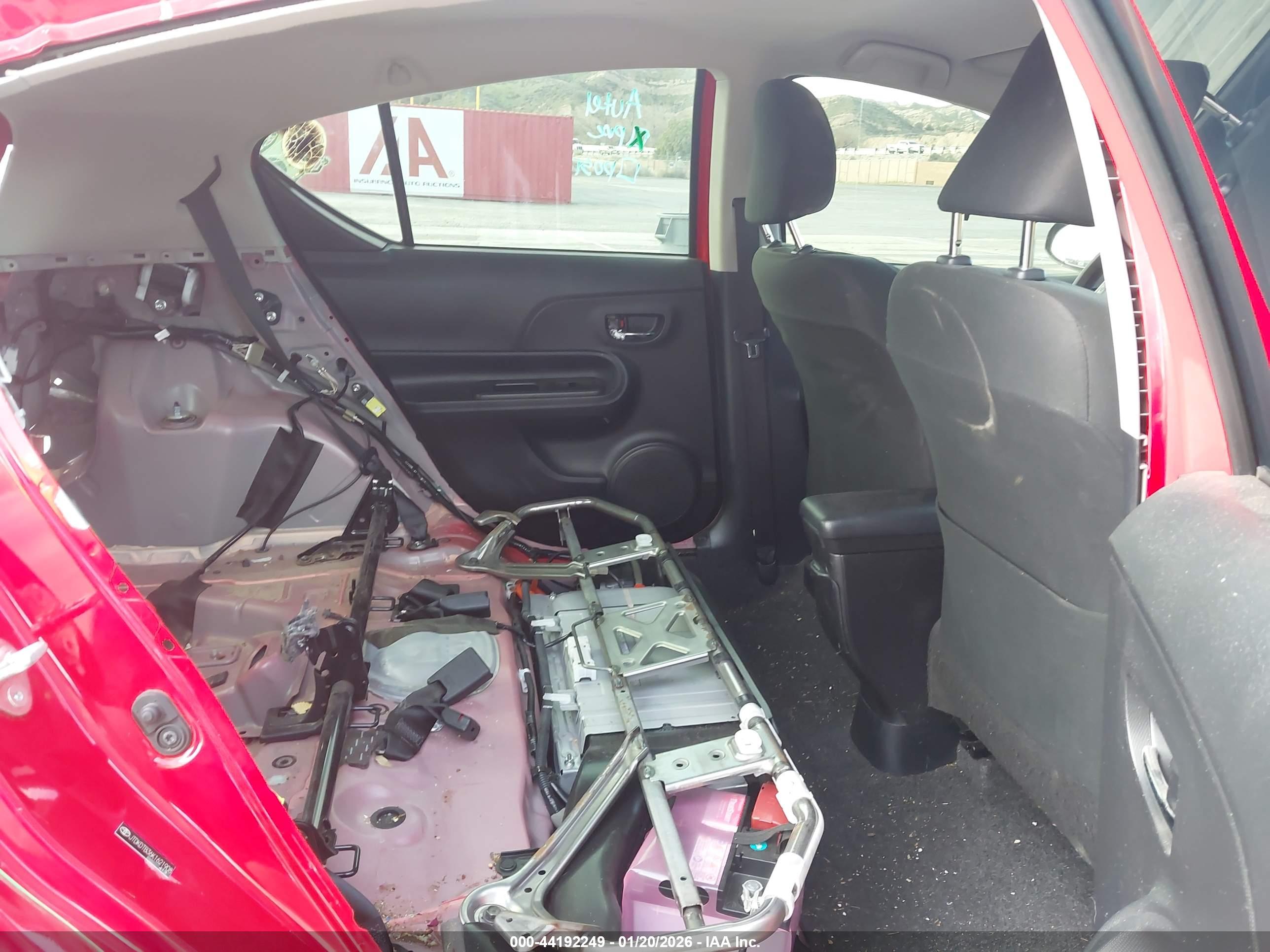 TOYOTA PRIUS image 8