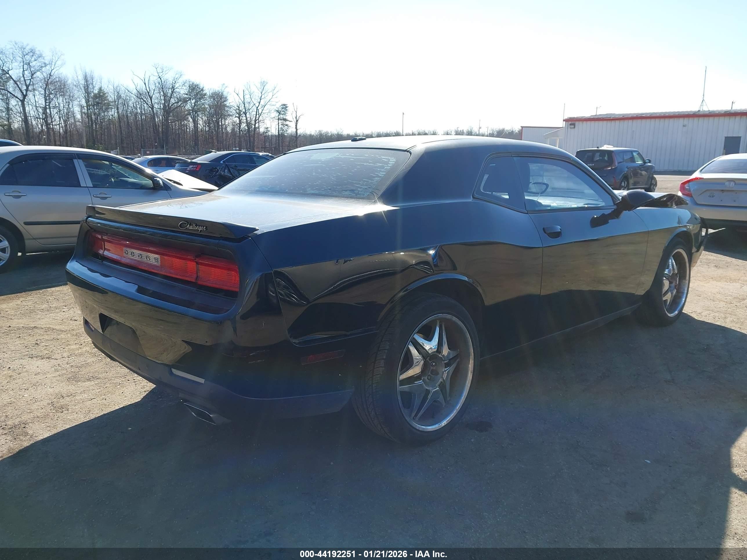 DODGE CHALLENGER image 4