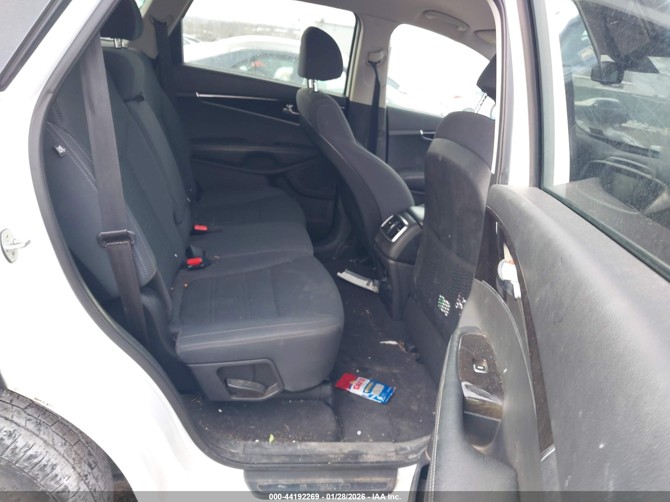 KIA SORENTO image 8