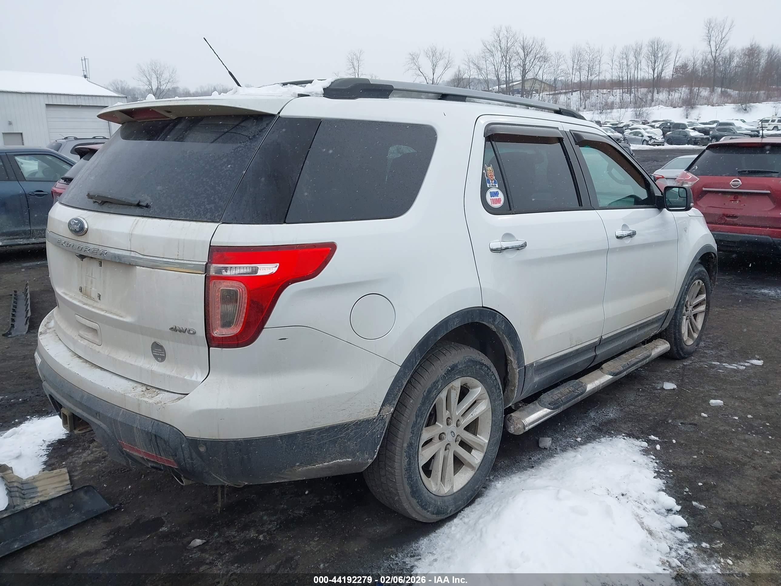 FORD EXPLORER image 4