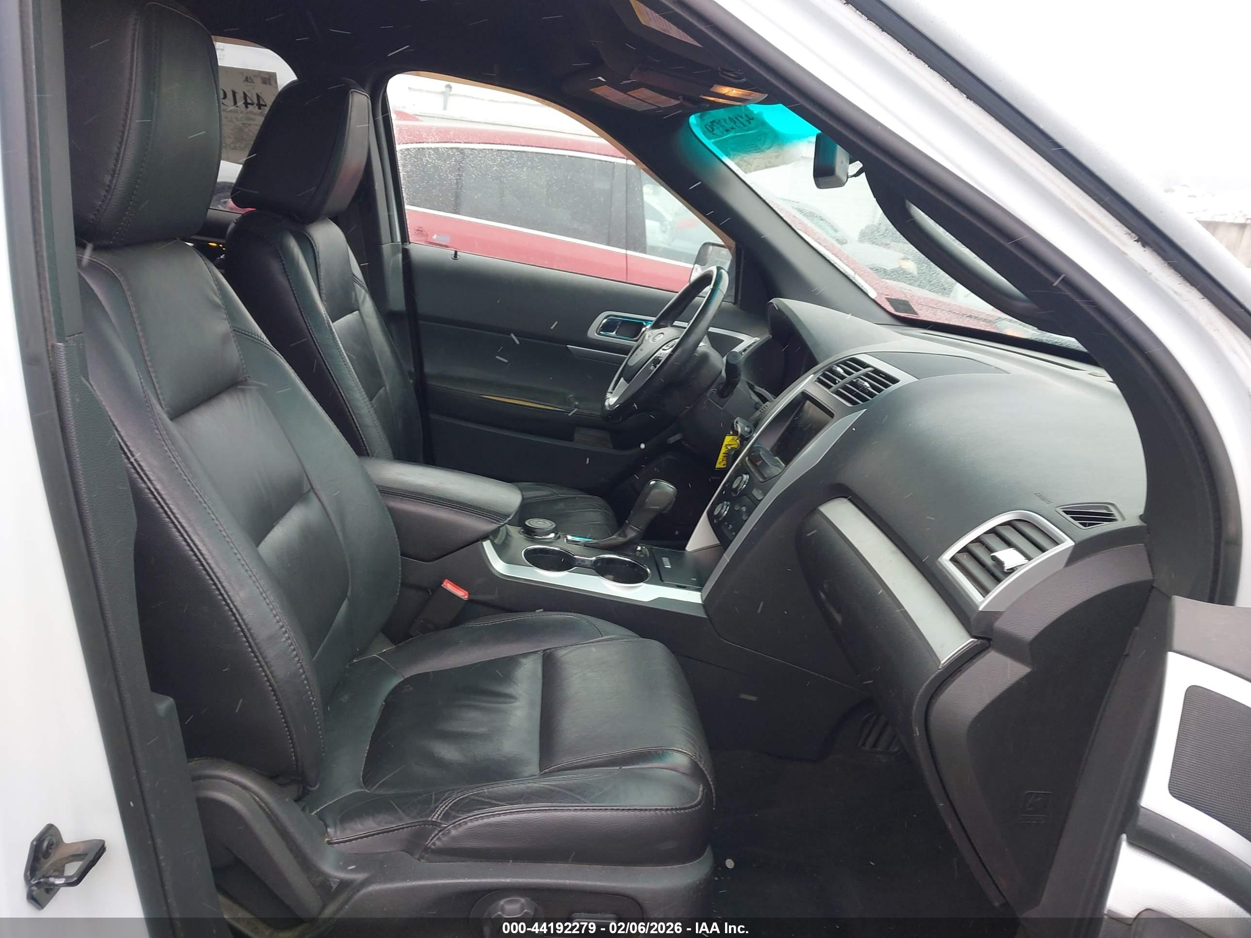 FORD EXPLORER image 5