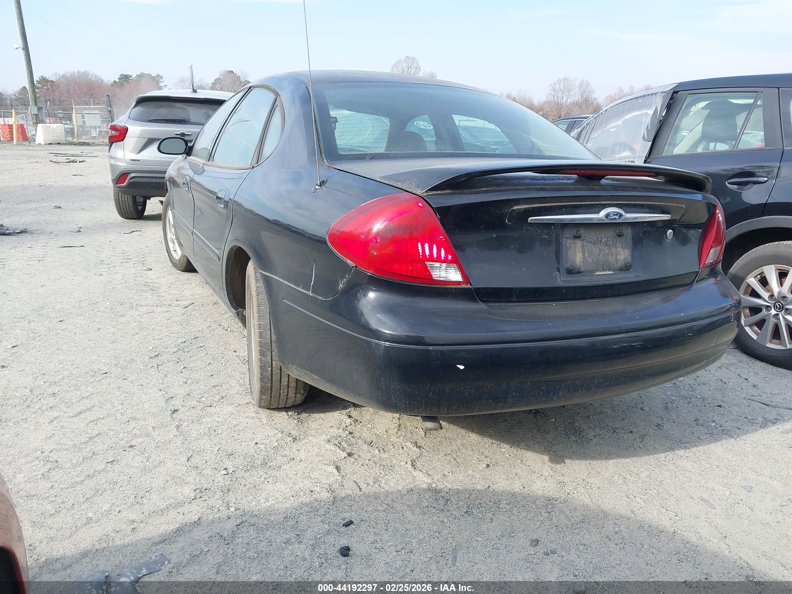 FORD TAURUS image 3