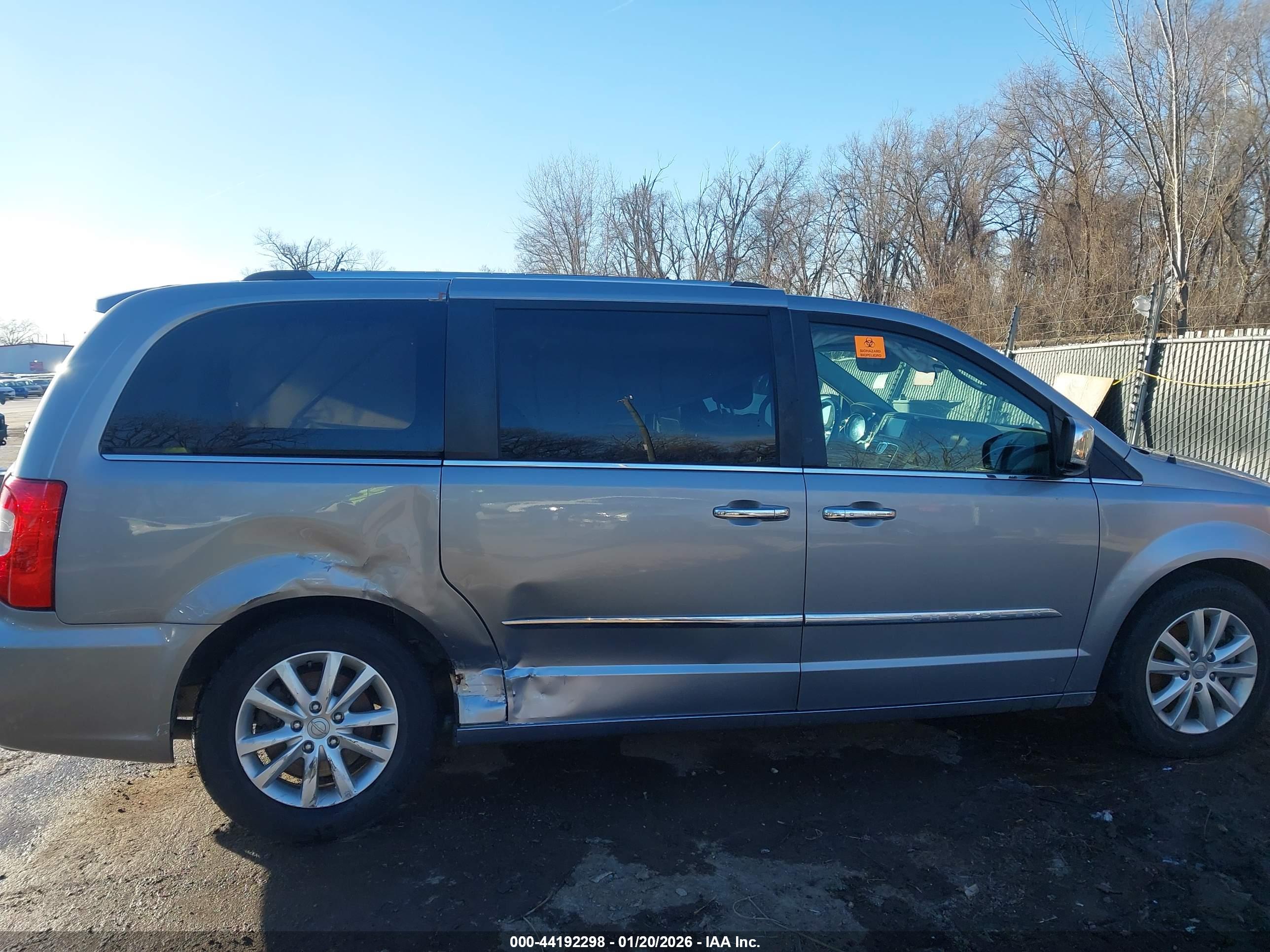 CHRYSLER TOWN image 6