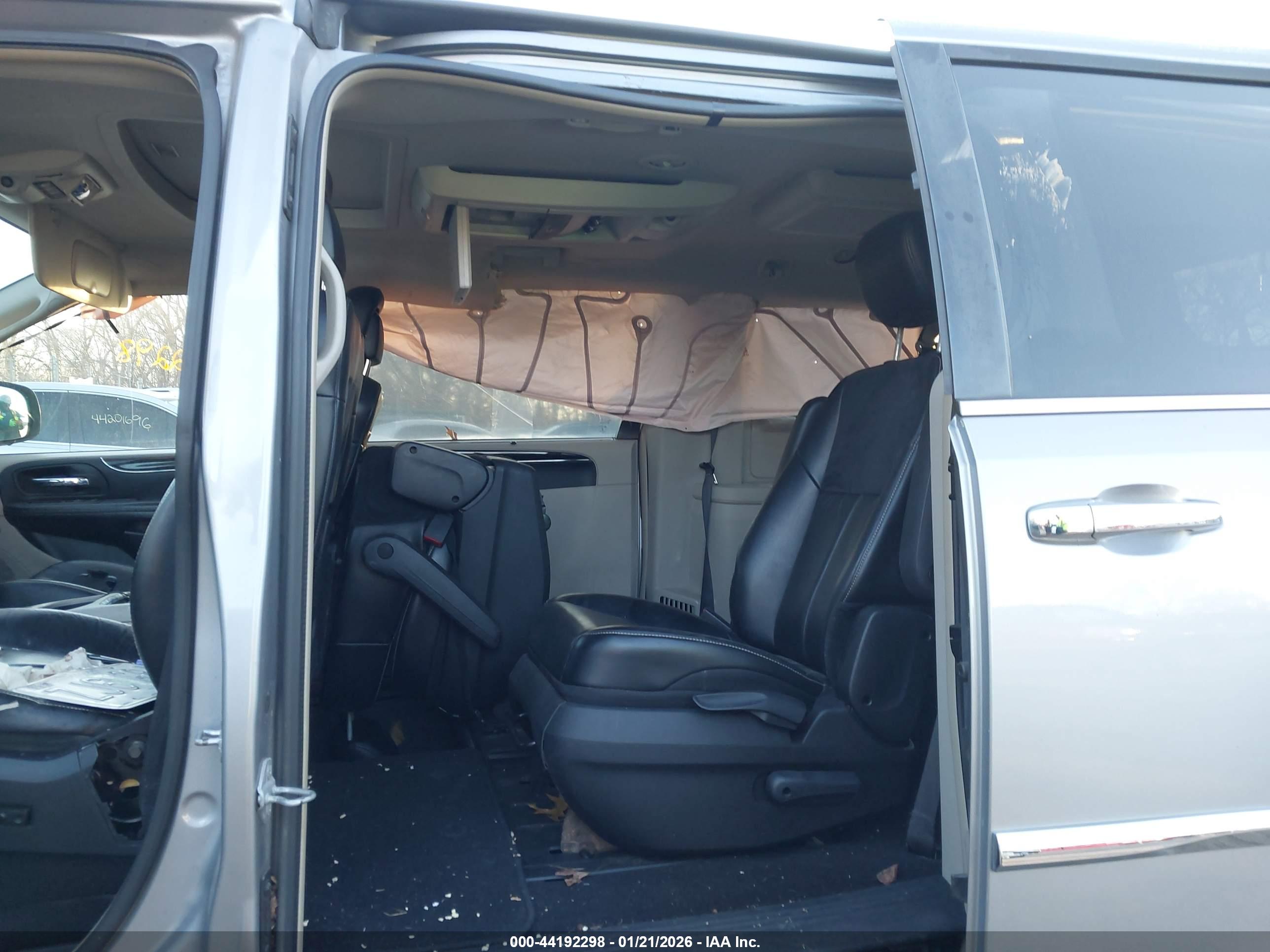 CHRYSLER TOWN image 8