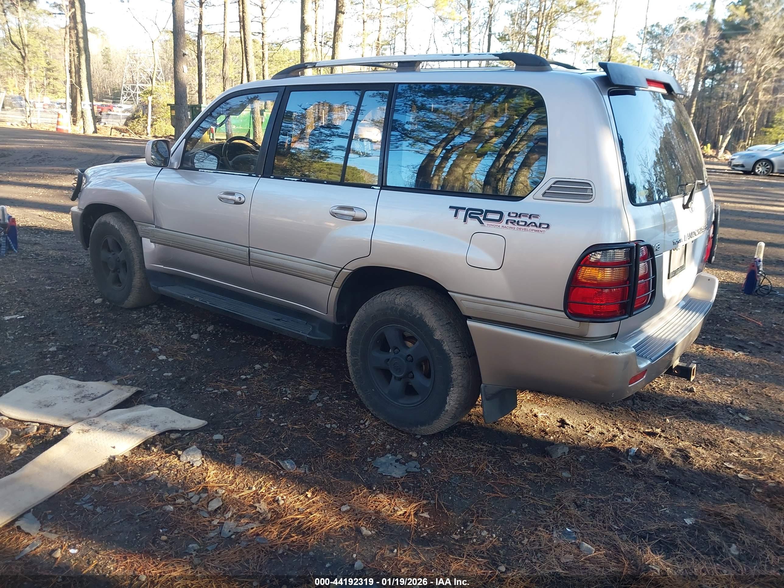 TOYOTA LAND image 3
