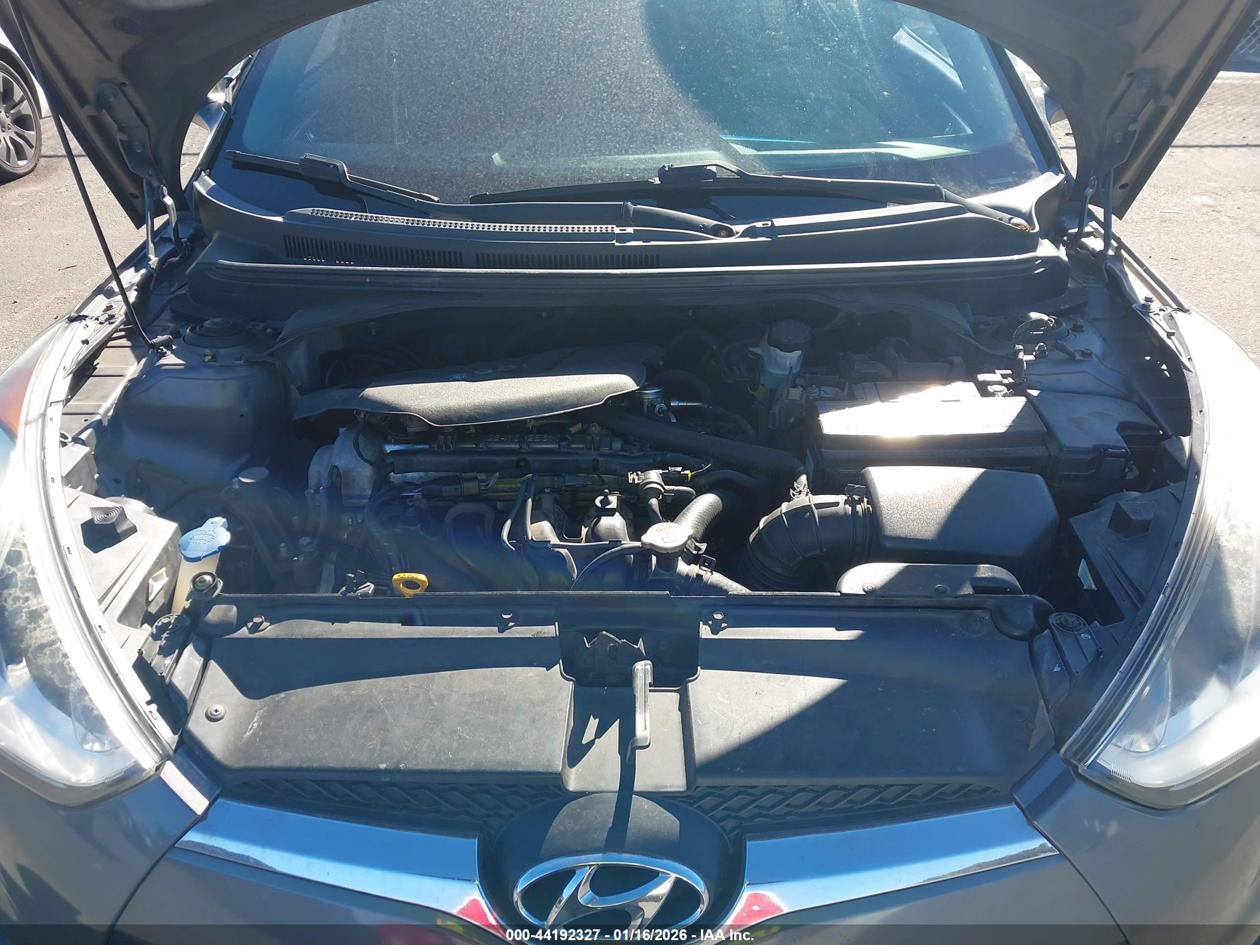 HYUNDAI VELOSTER image 10