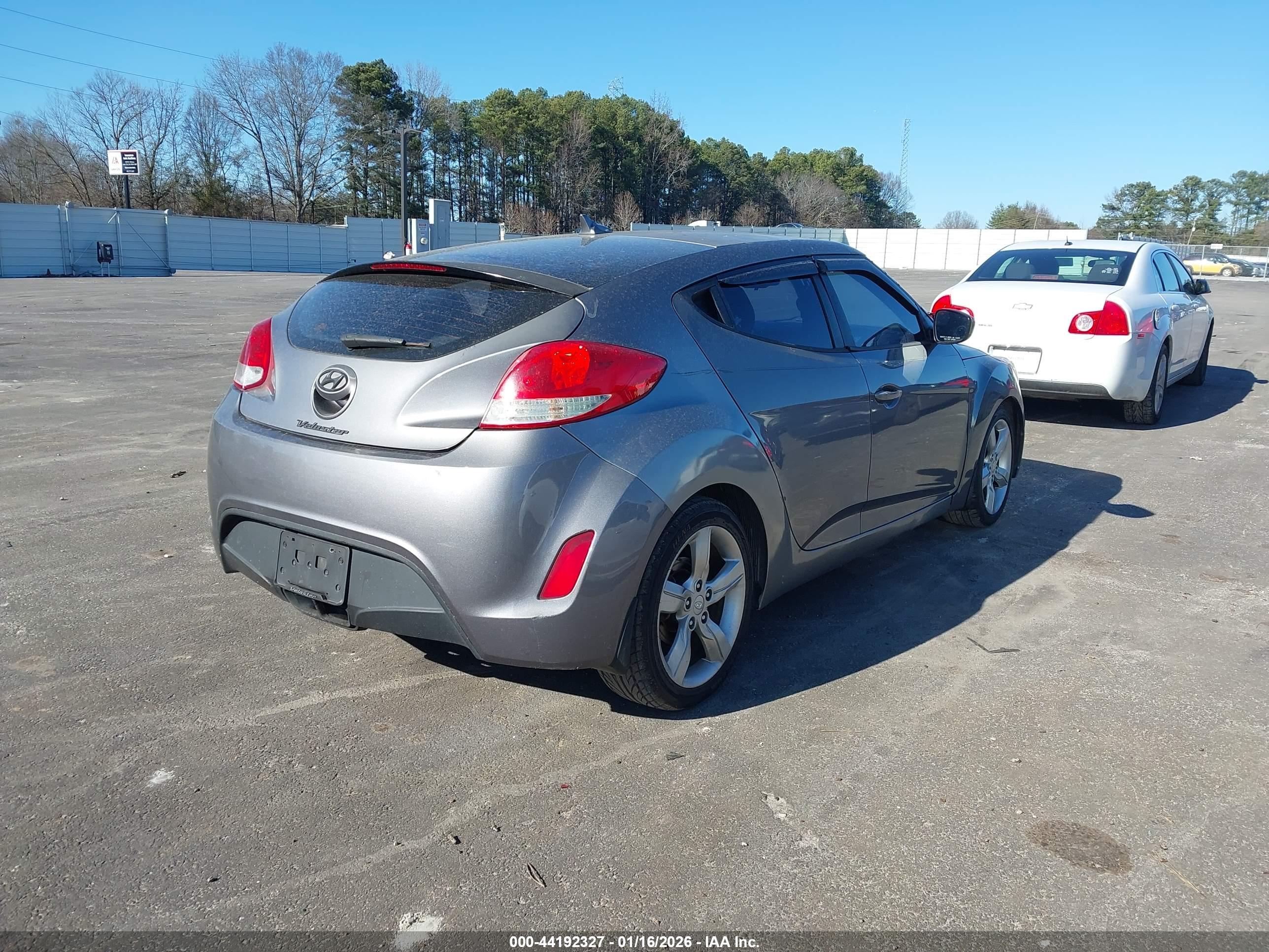 HYUNDAI VELOSTER image 4