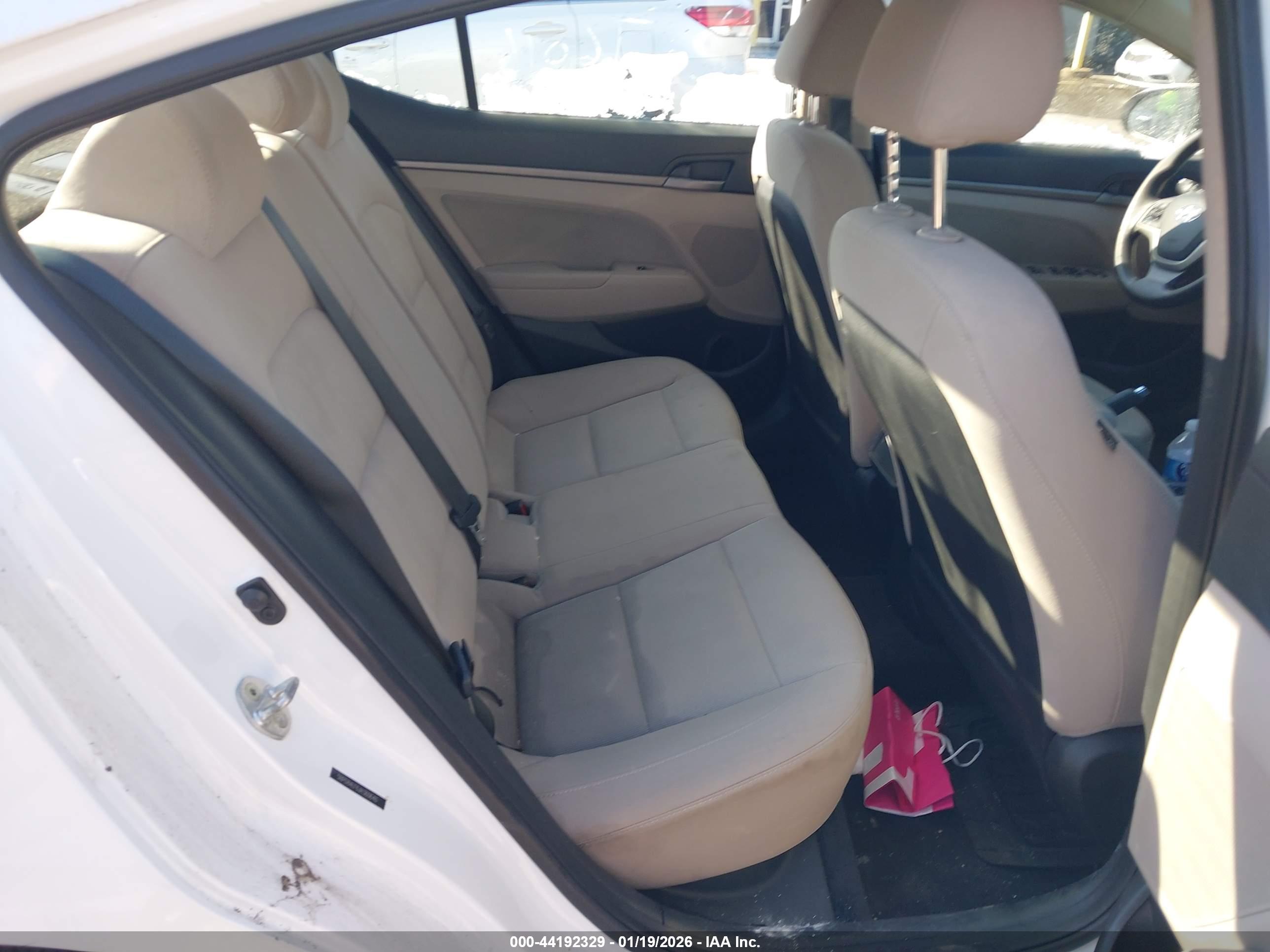 HYUNDAI ELANTRA image 8