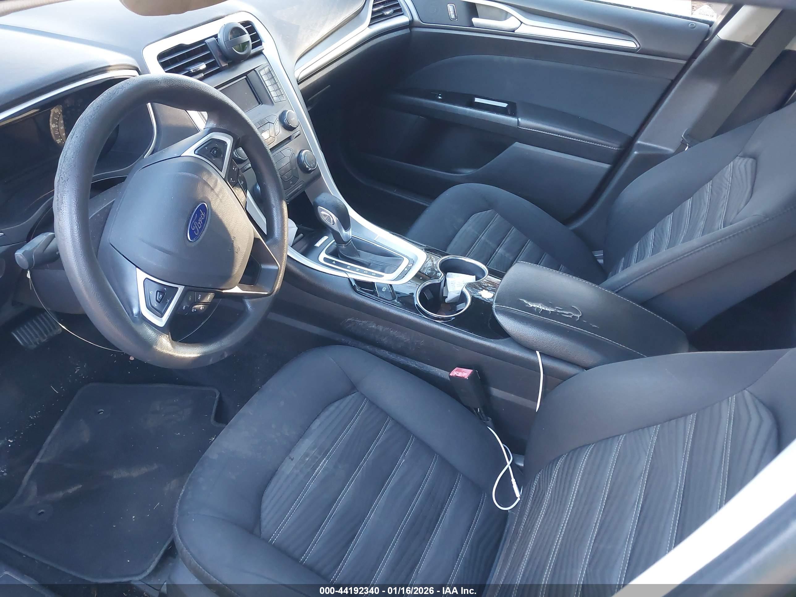 FORD FUSION image 5