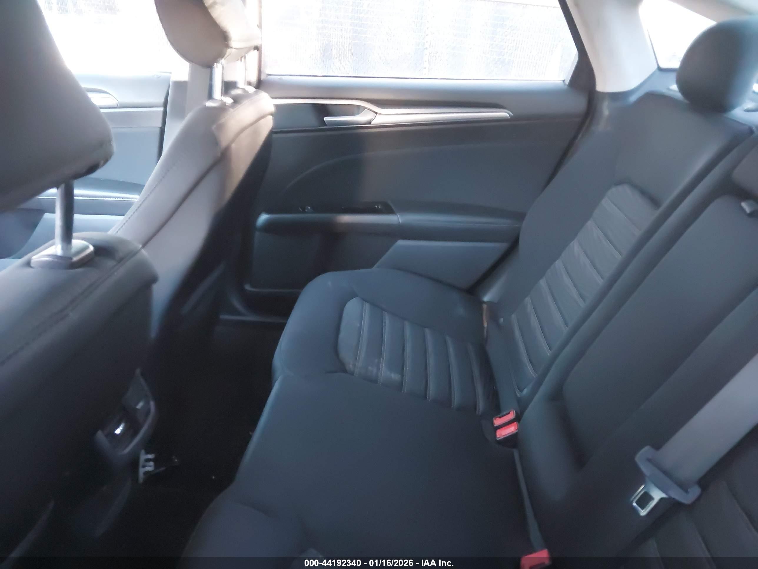 FORD FUSION image 8