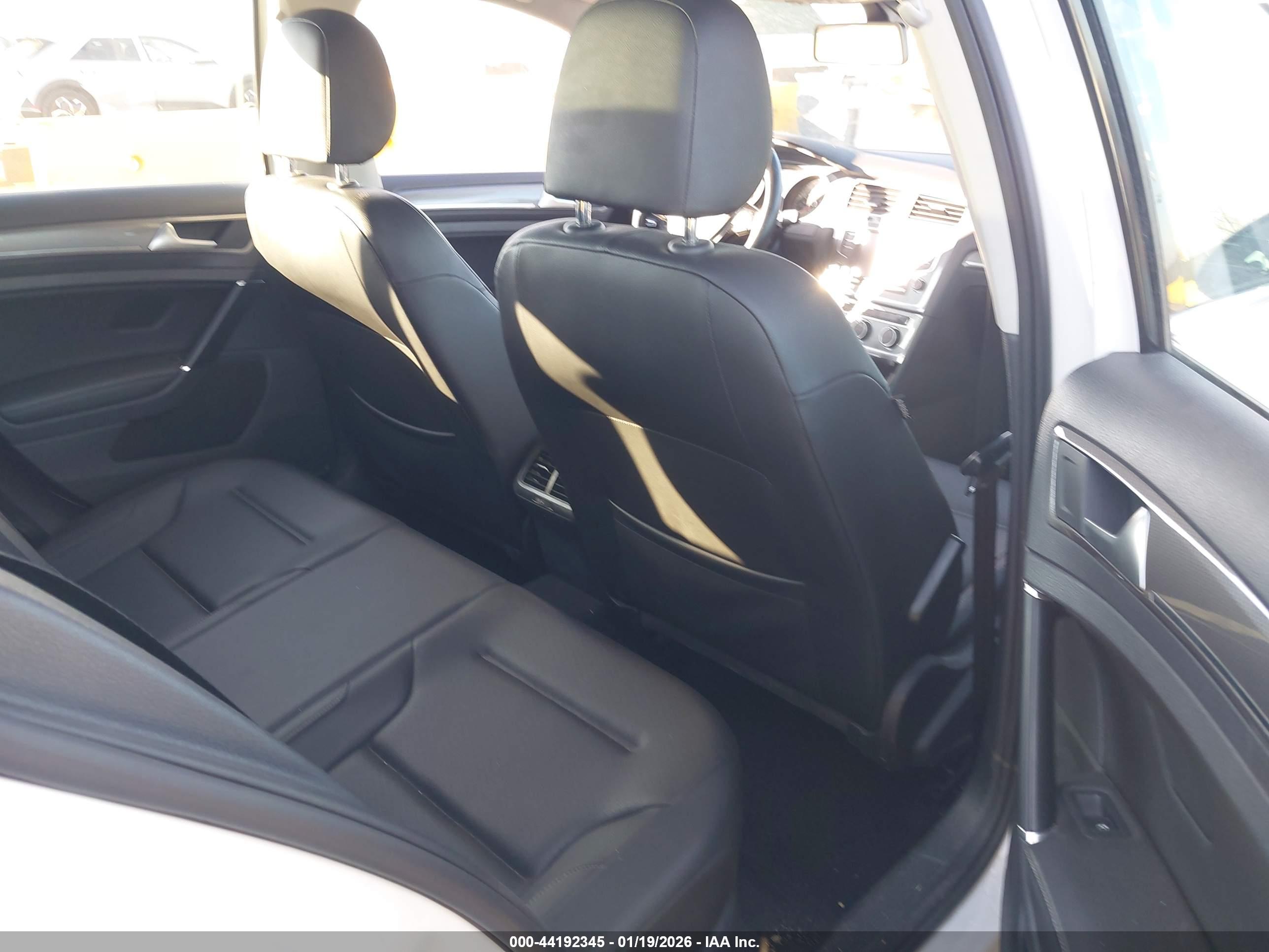 VOLKSWAGEN GOLF image 8