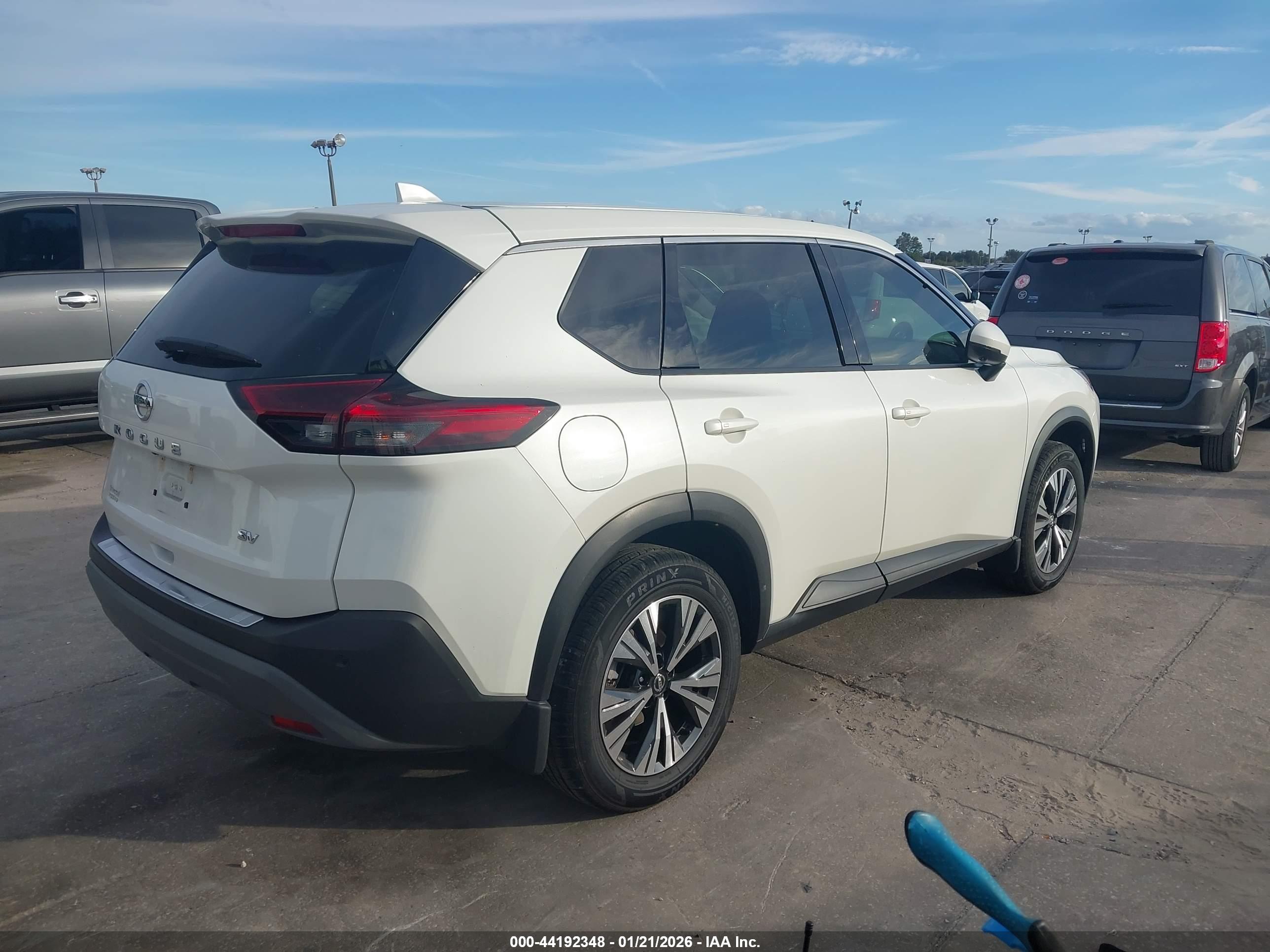 NISSAN ROGUE image 4