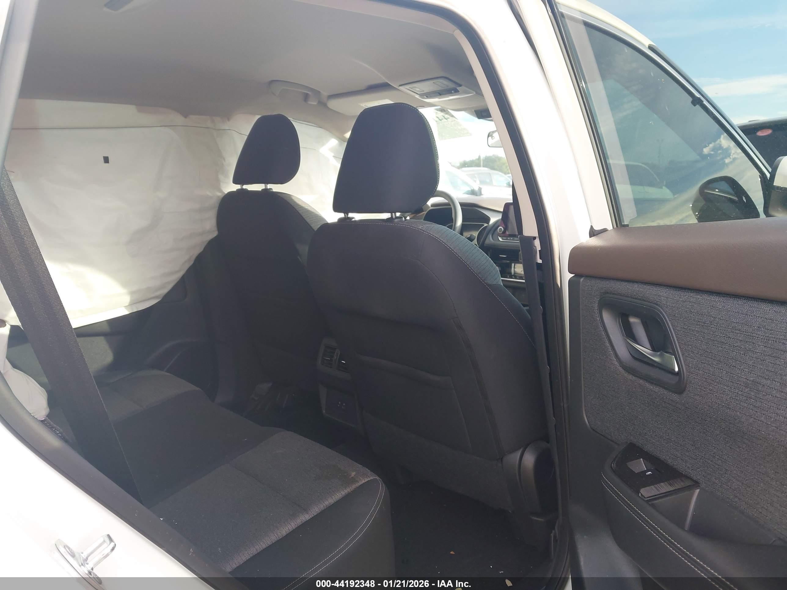NISSAN ROGUE image 8