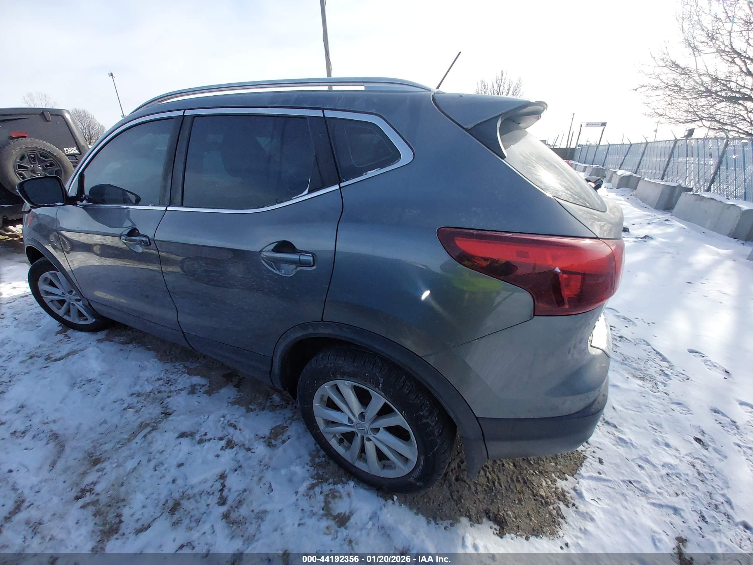 NISSAN ROGUE image 3