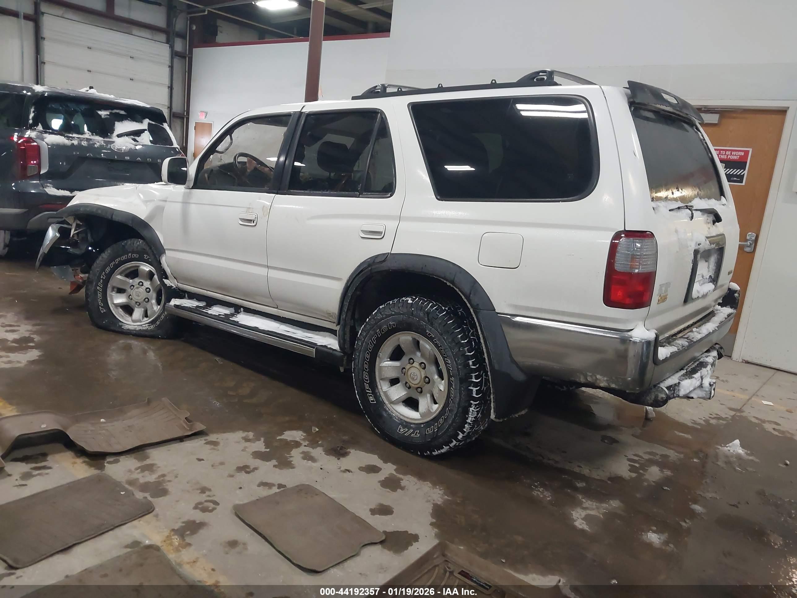 TOYOTA 4RUNNER image 3