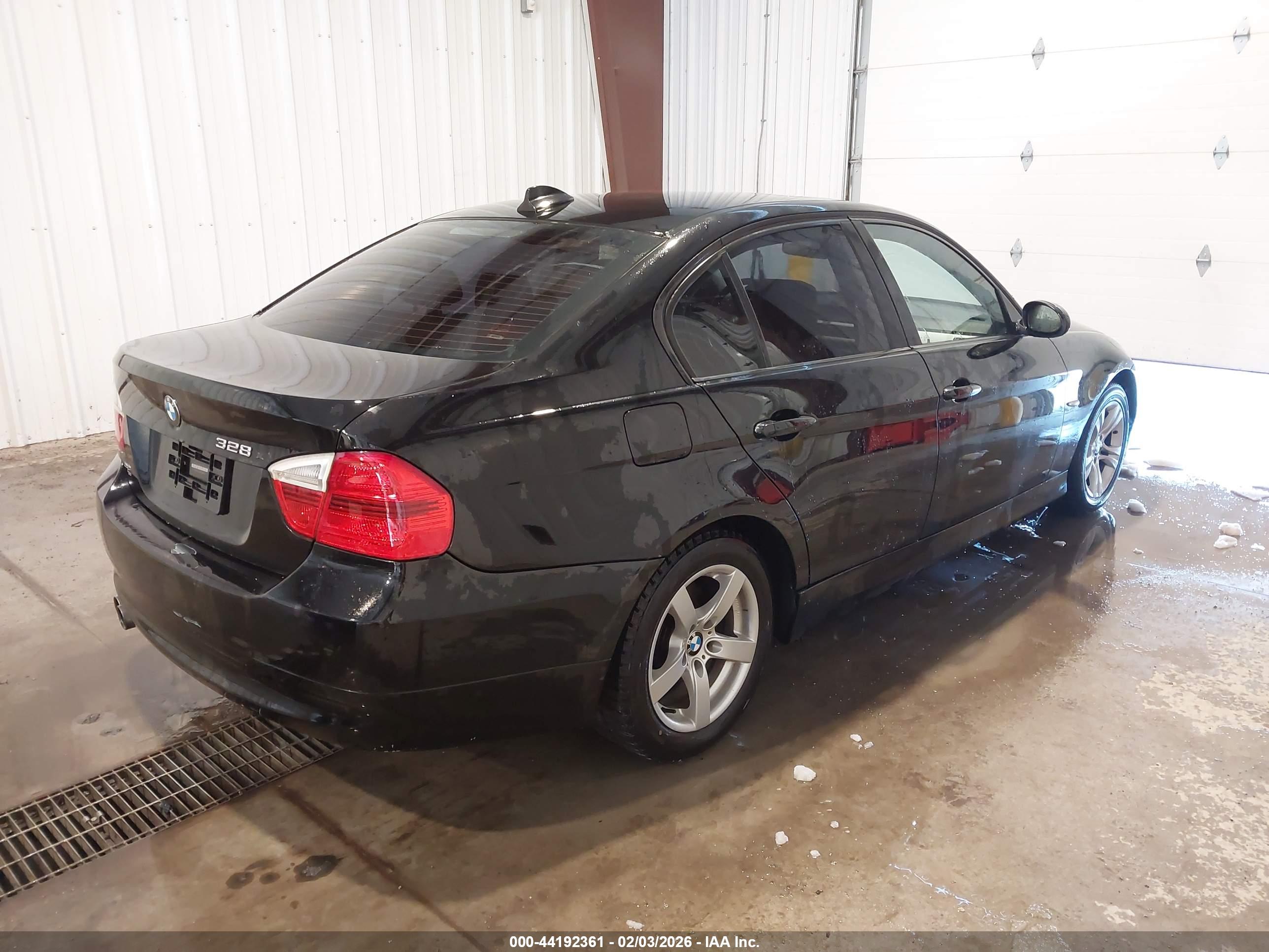 BMW 328XI image 4