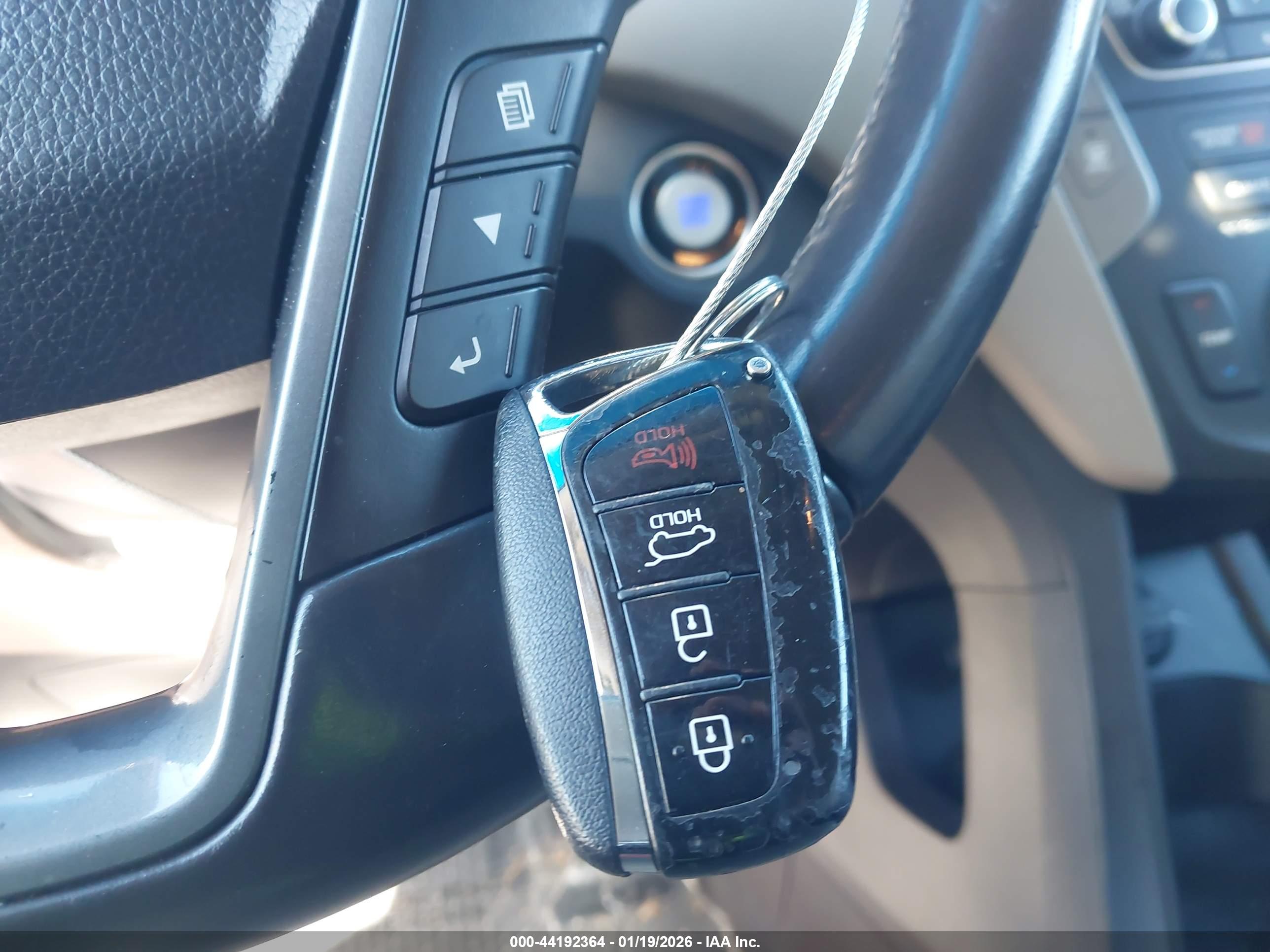 HYUNDAI SANTA image 11