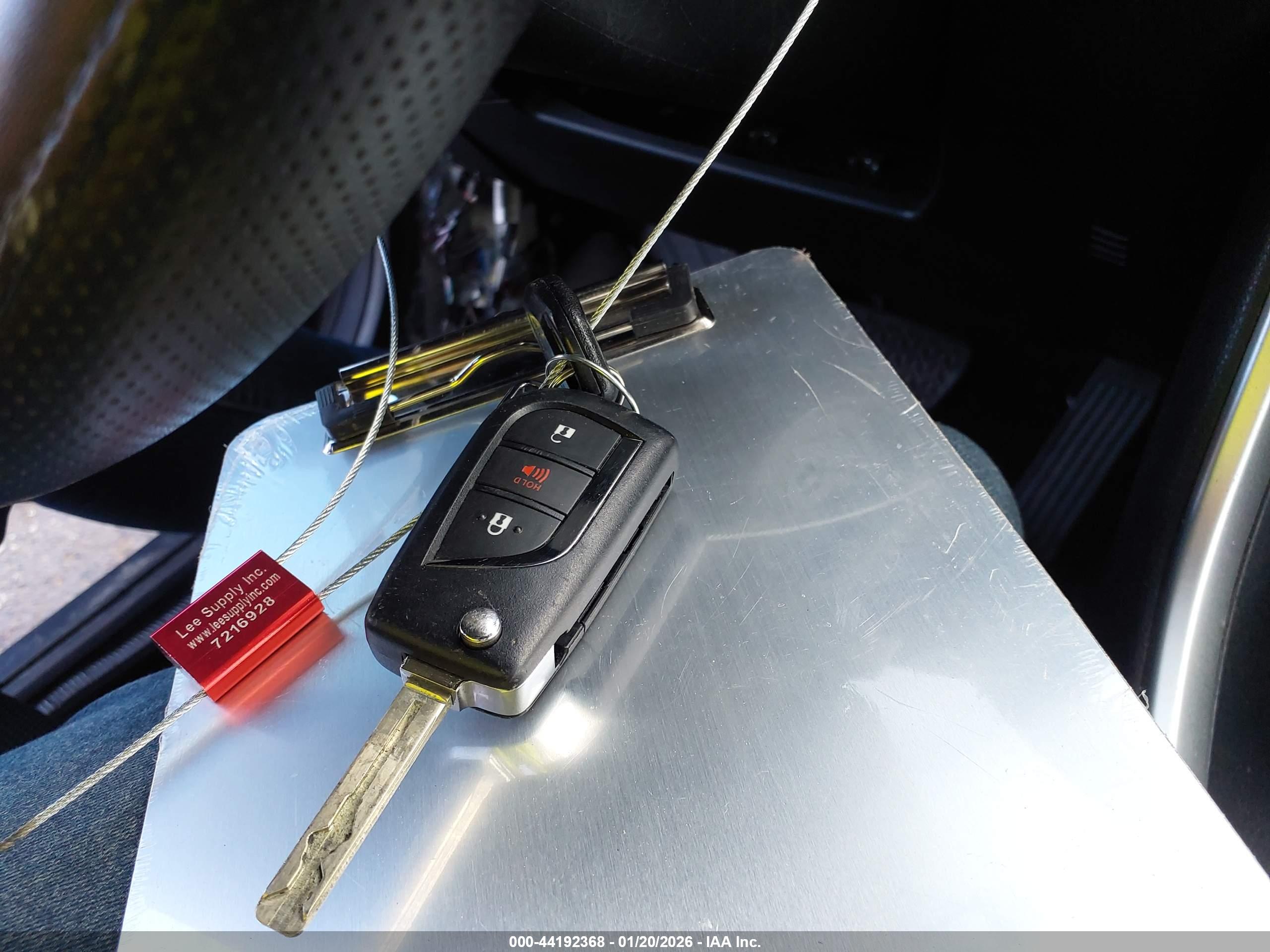 TOYOTA RAV4 image 11