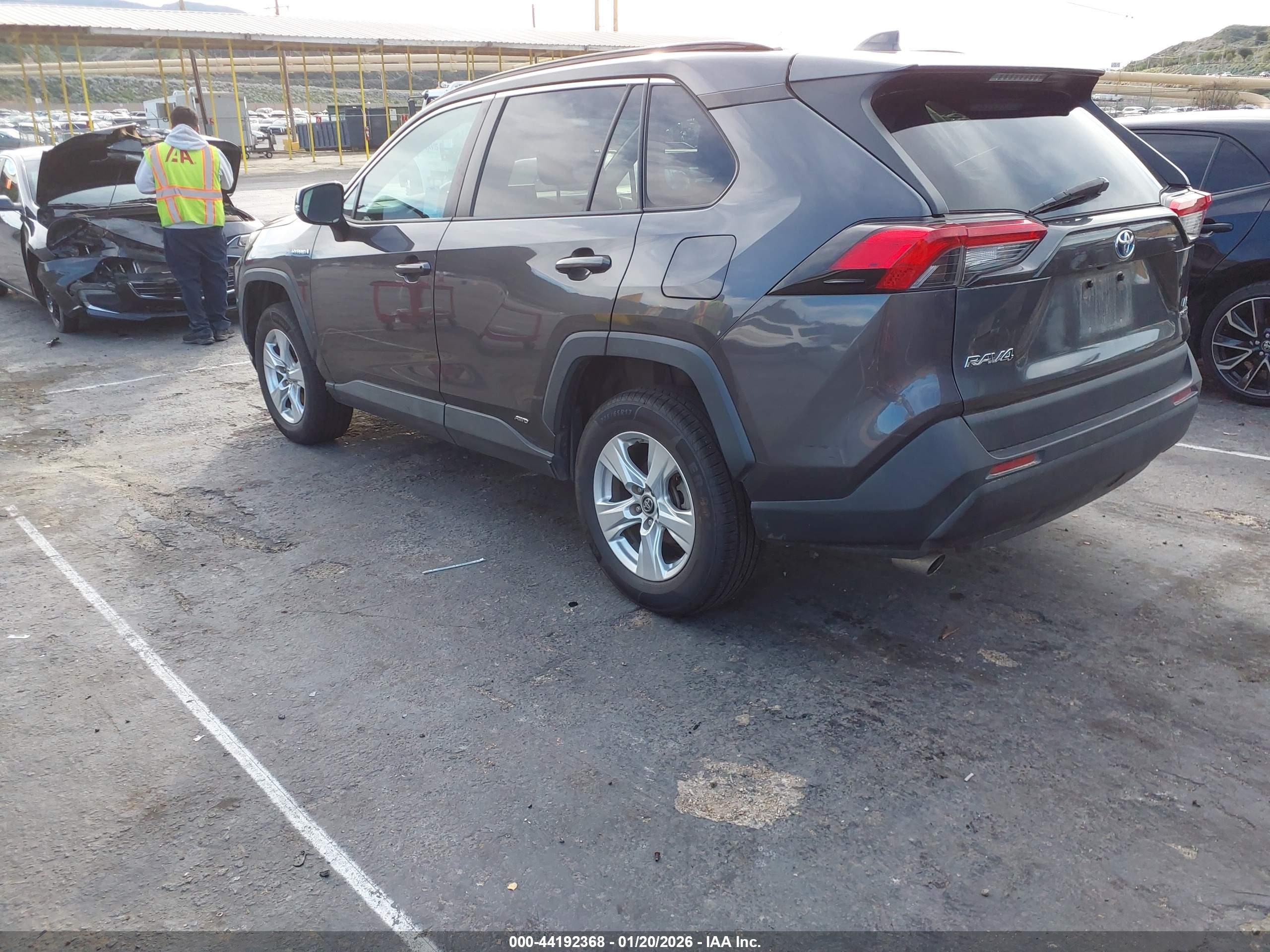 TOYOTA RAV4 image 3