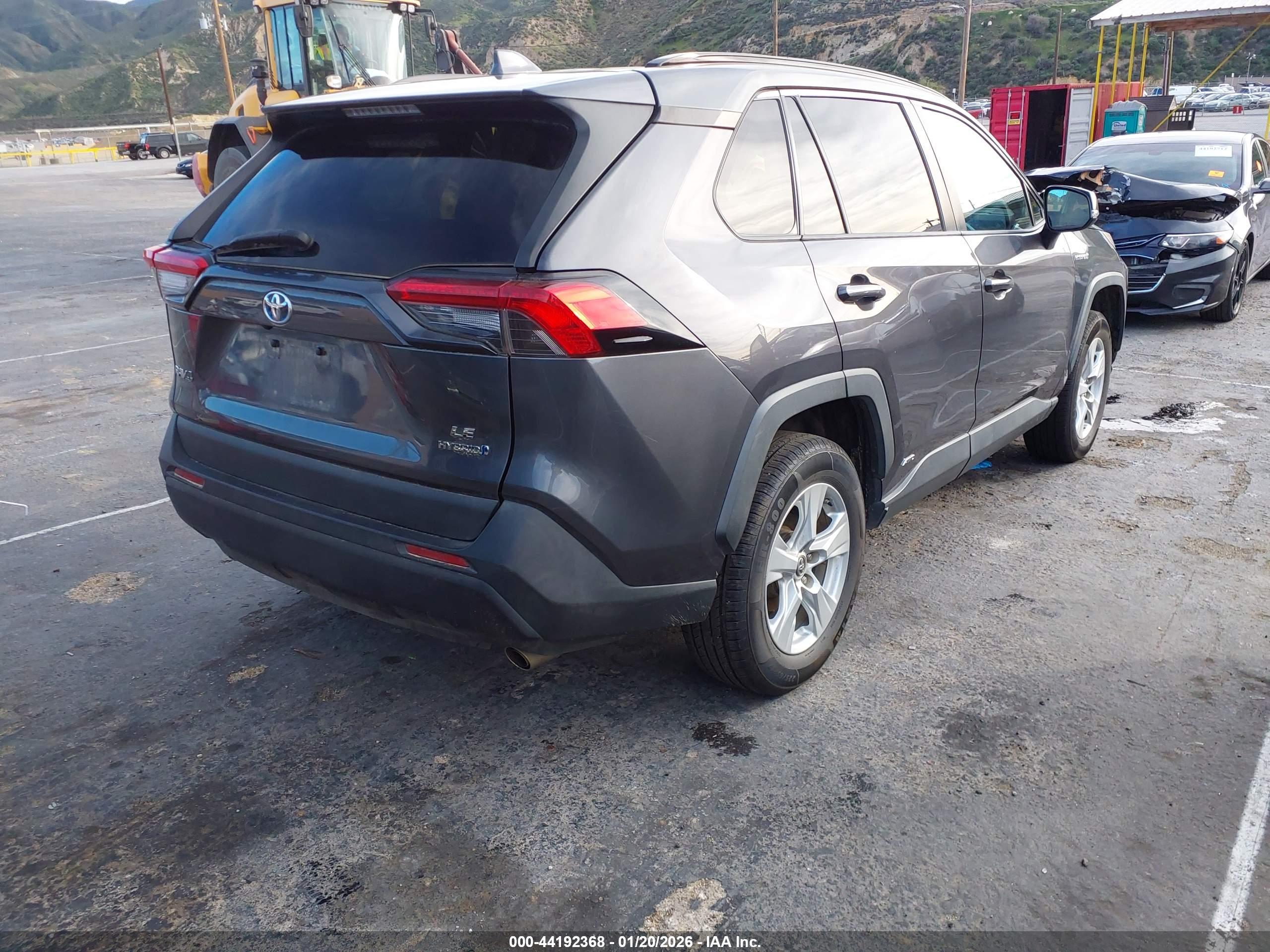 TOYOTA RAV4 image 4