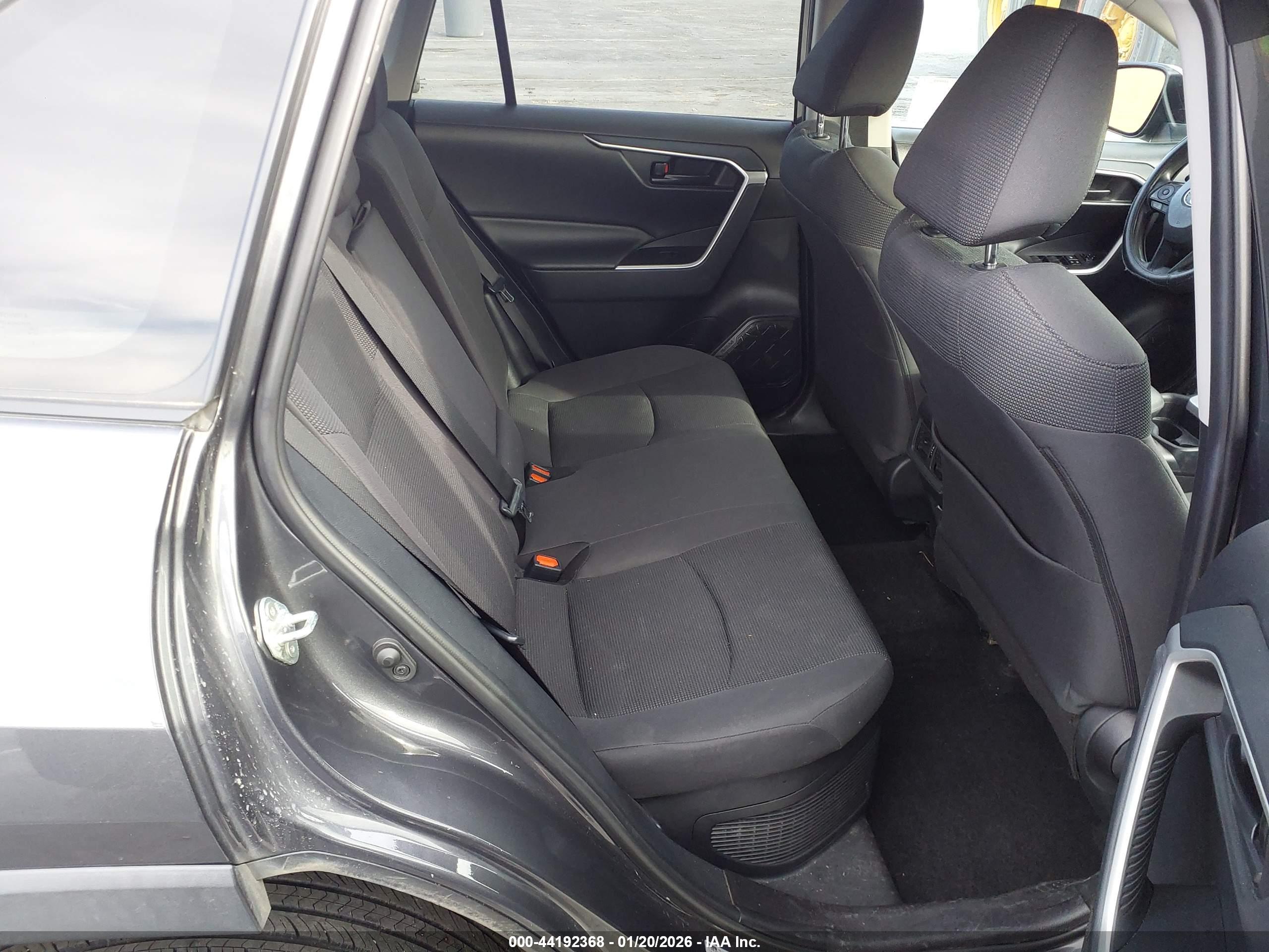 TOYOTA RAV4 image 8