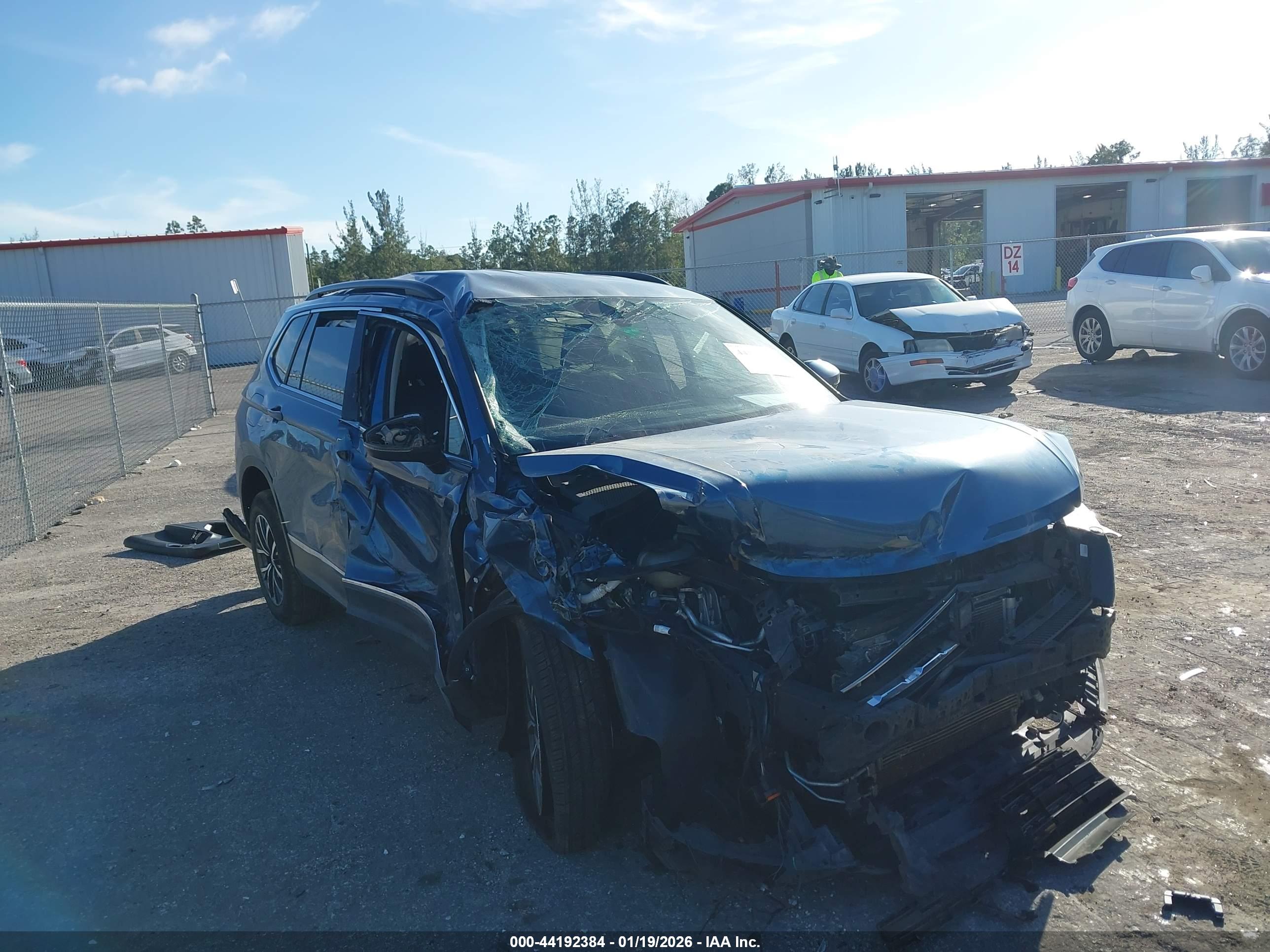 VOLKSWAGEN TIGUAN image 6