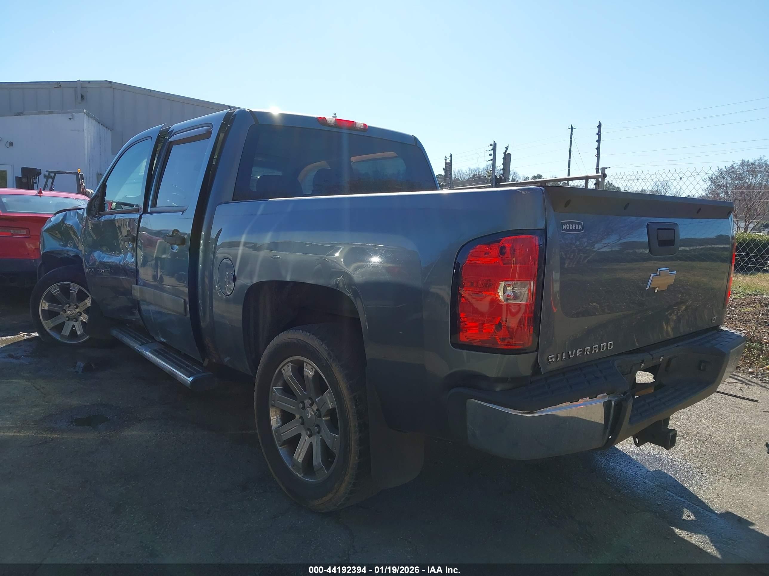 CHEVROLET SILVERADO image 3
