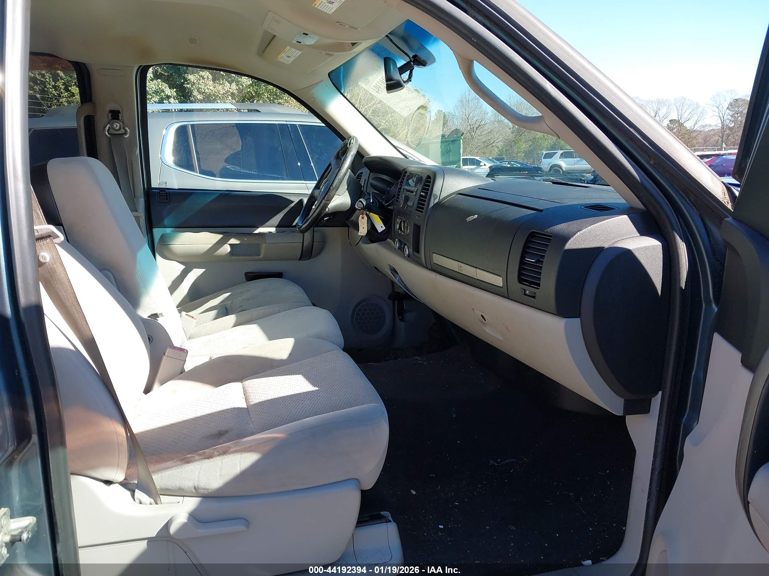 CHEVROLET SILVERADO image 5