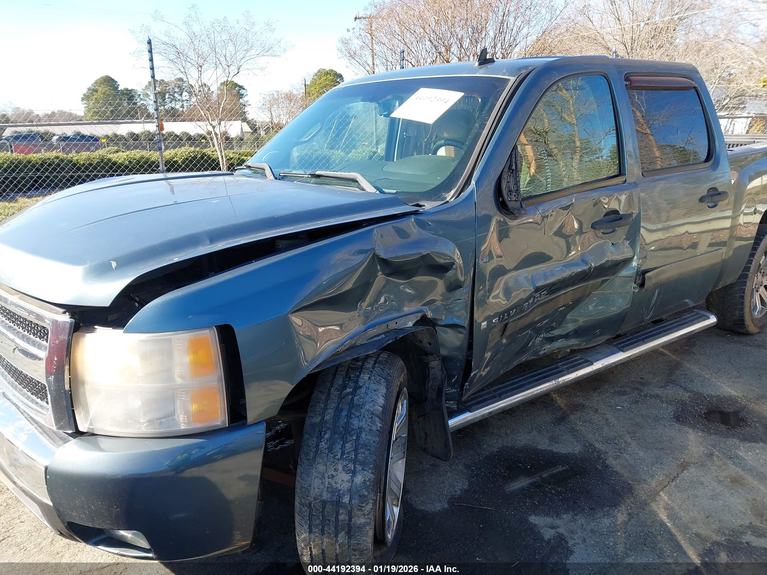 CHEVROLET SILVERADO image 6