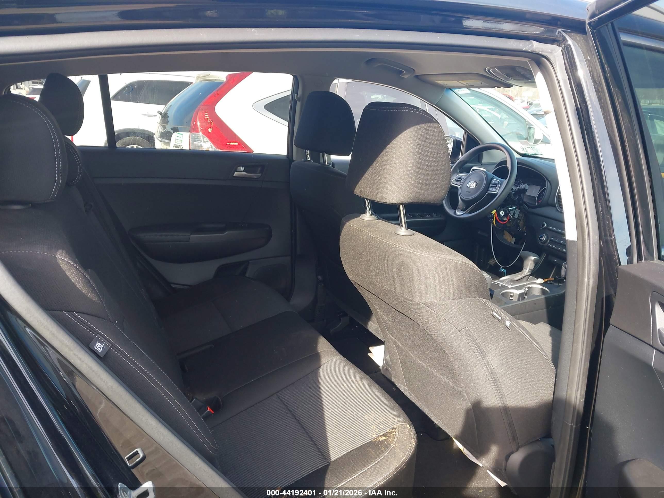 KIA SPORTAGE image 8