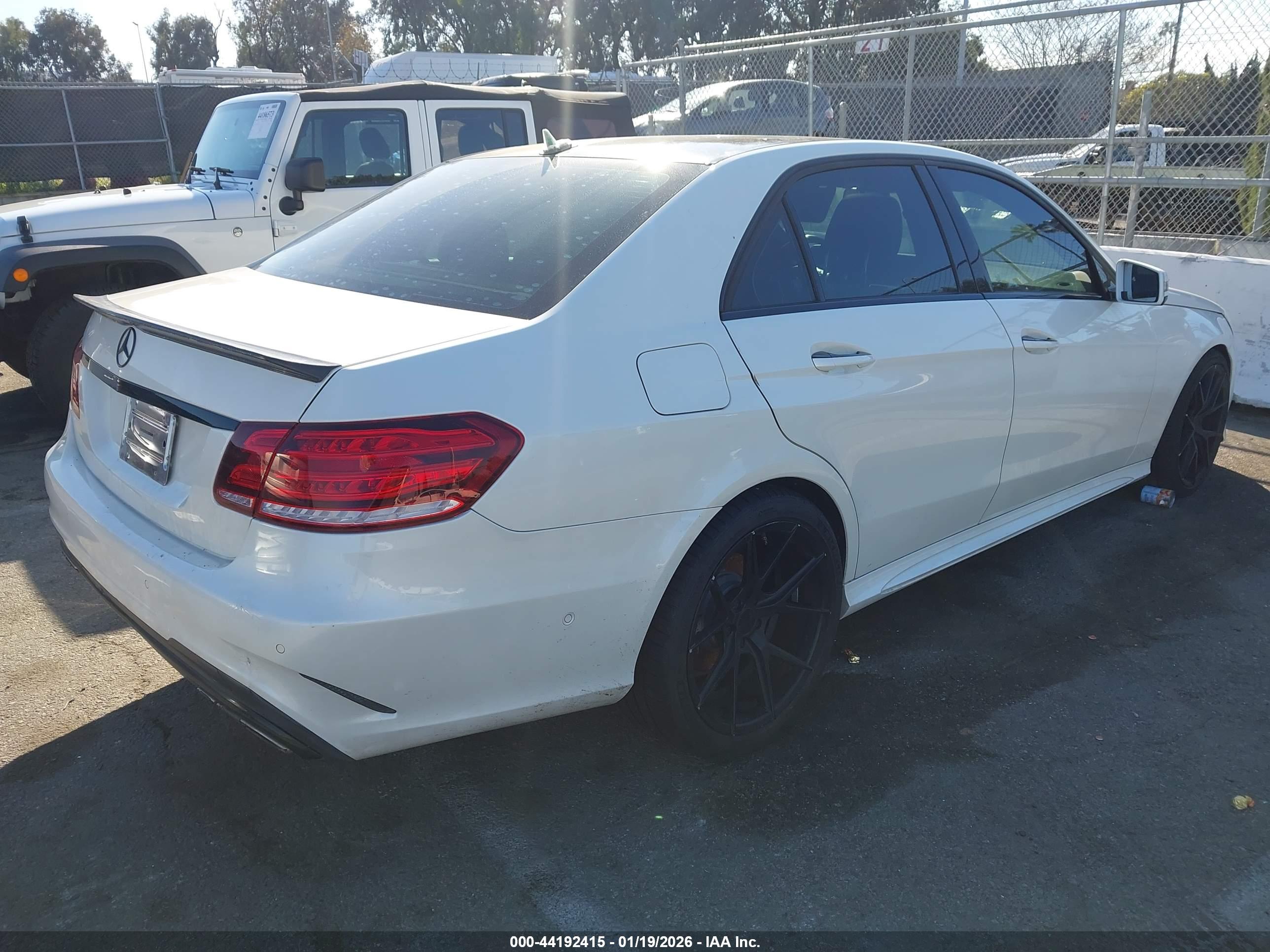 MERCEDES-BENZ E image 4