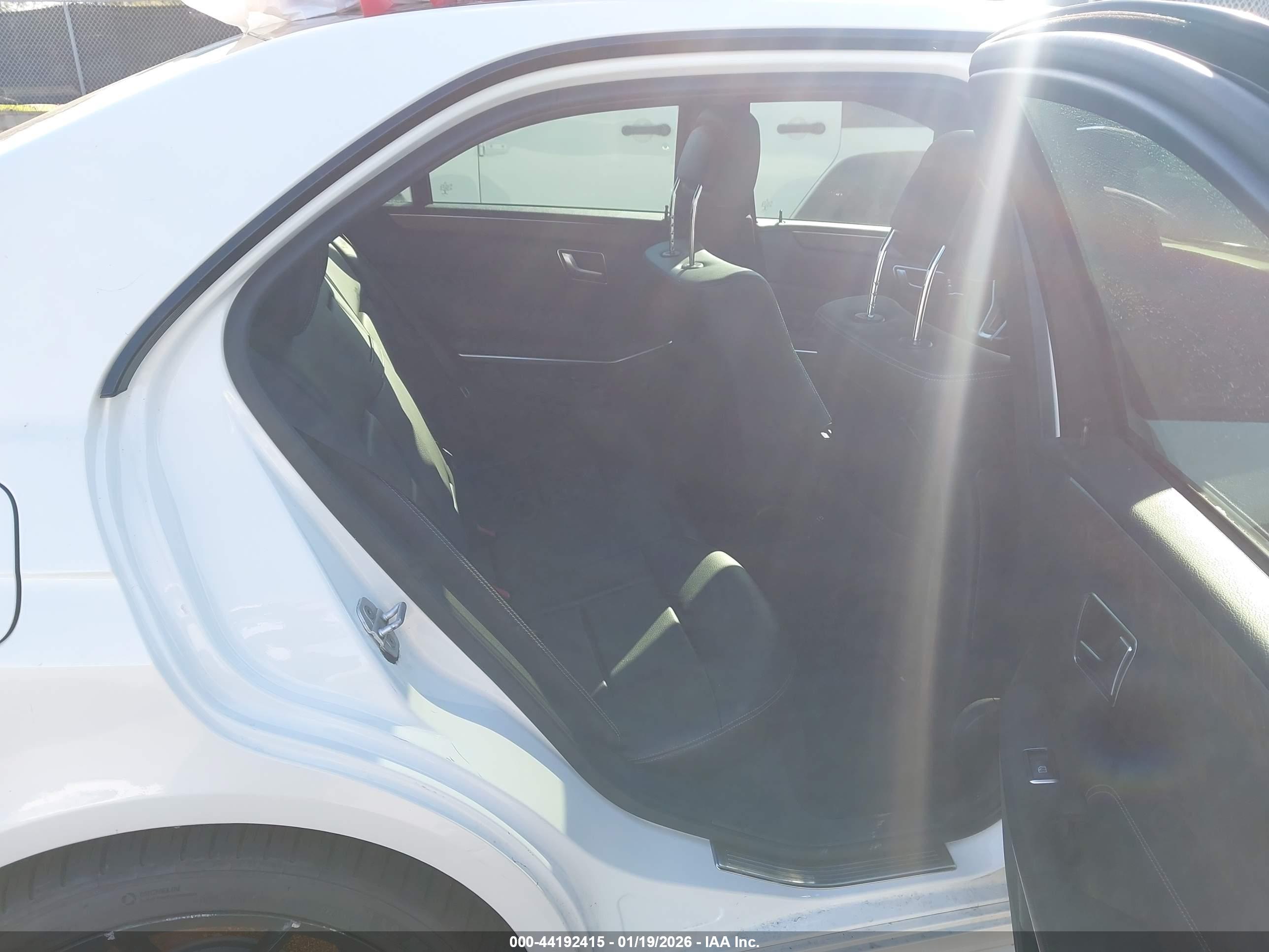 MERCEDES-BENZ E image 8