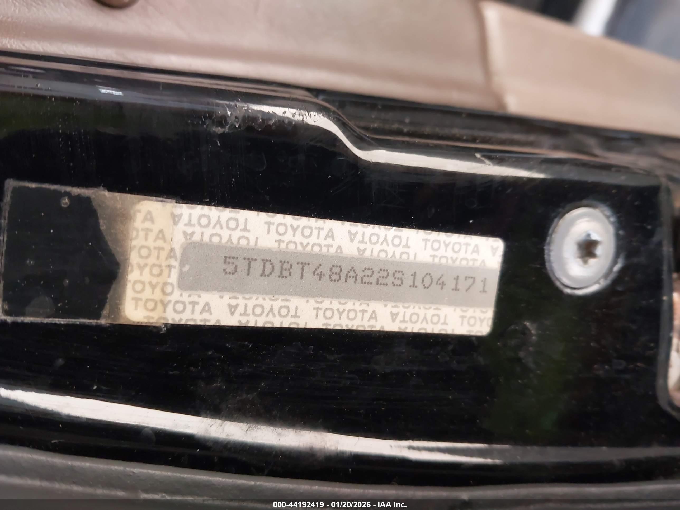 TOYOTA SEQUOIA image 9
