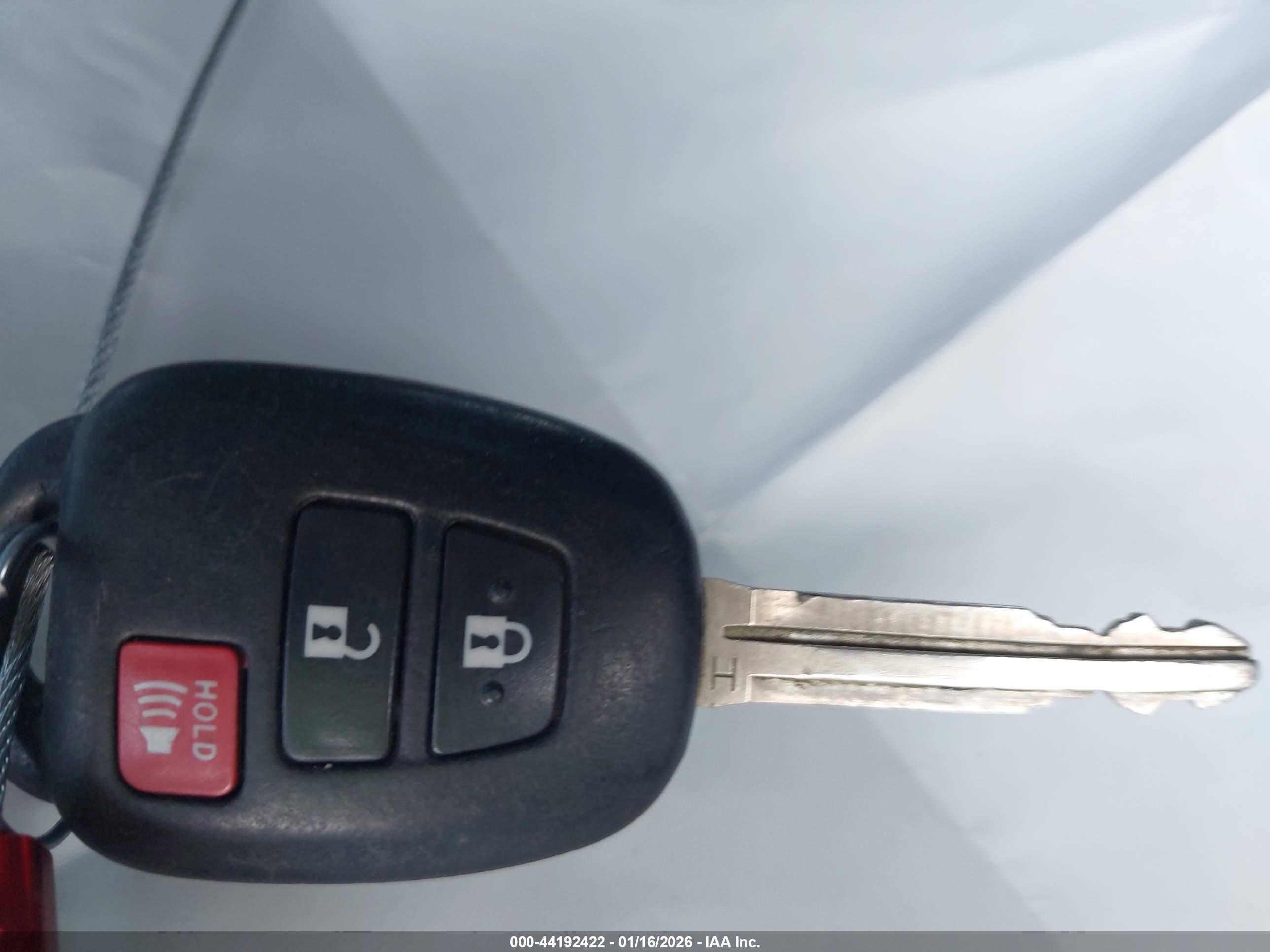 TOYOTA PRIUS image 11