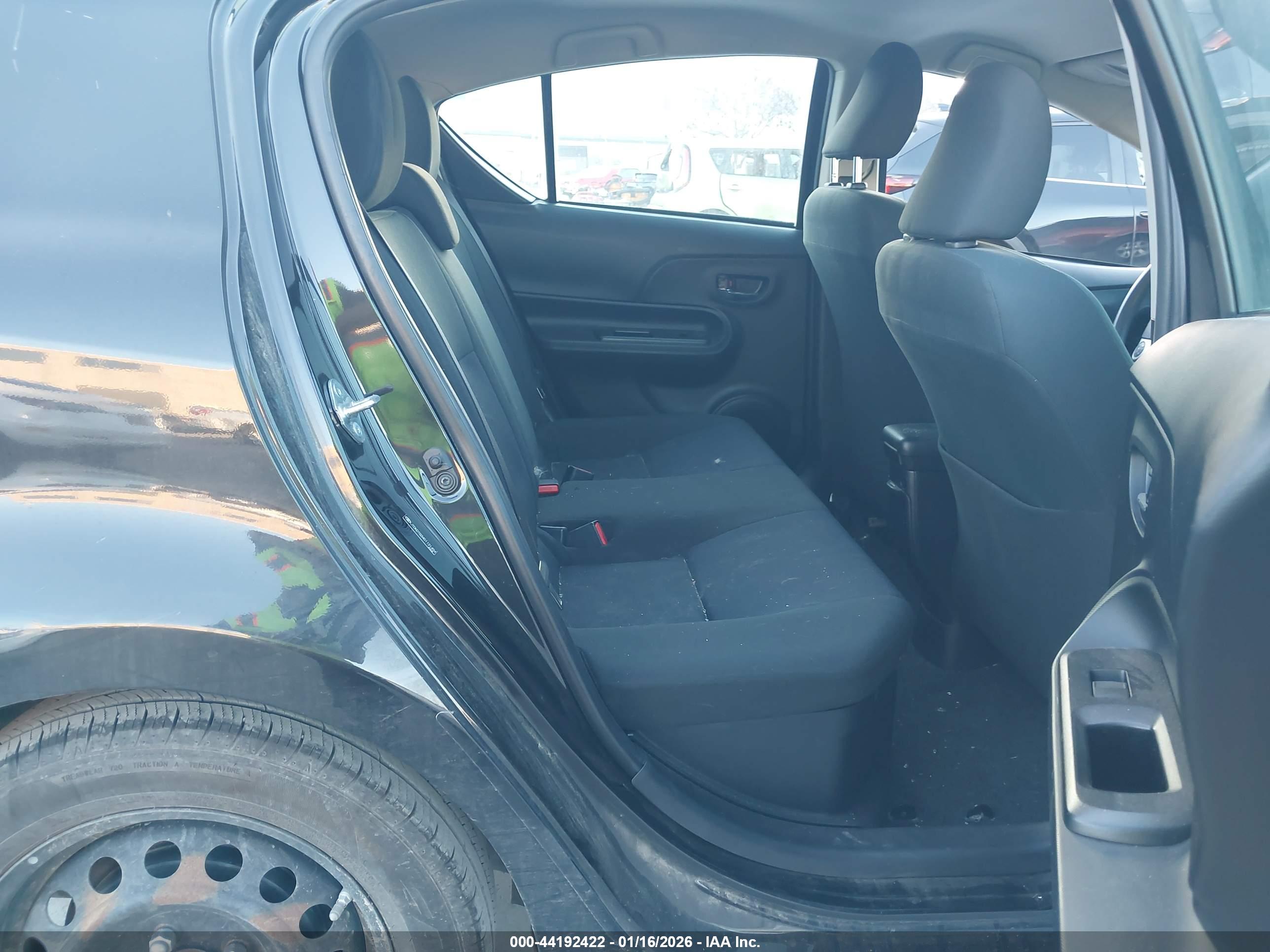 TOYOTA PRIUS image 8