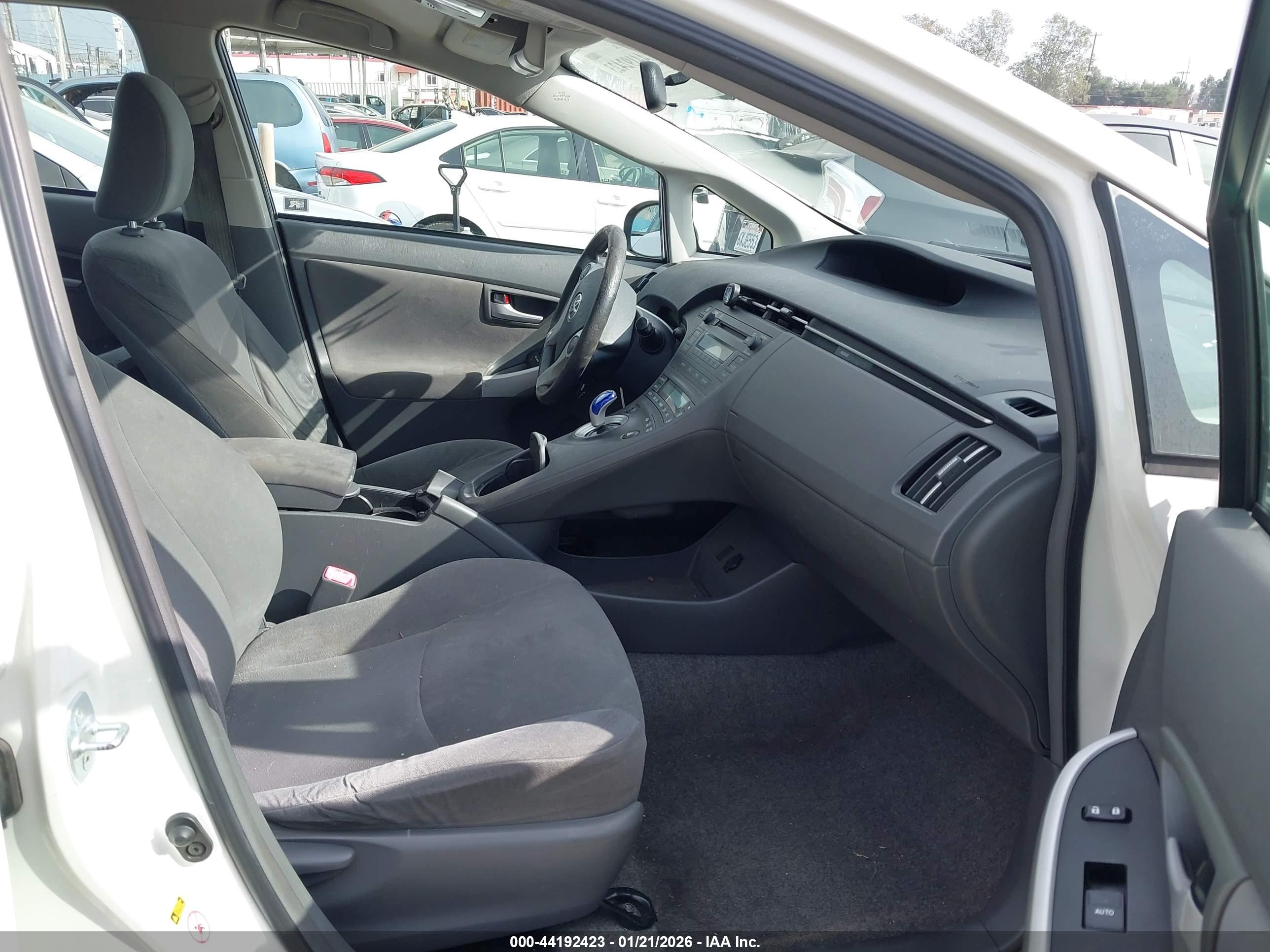 TOYOTA PRIUS image 5