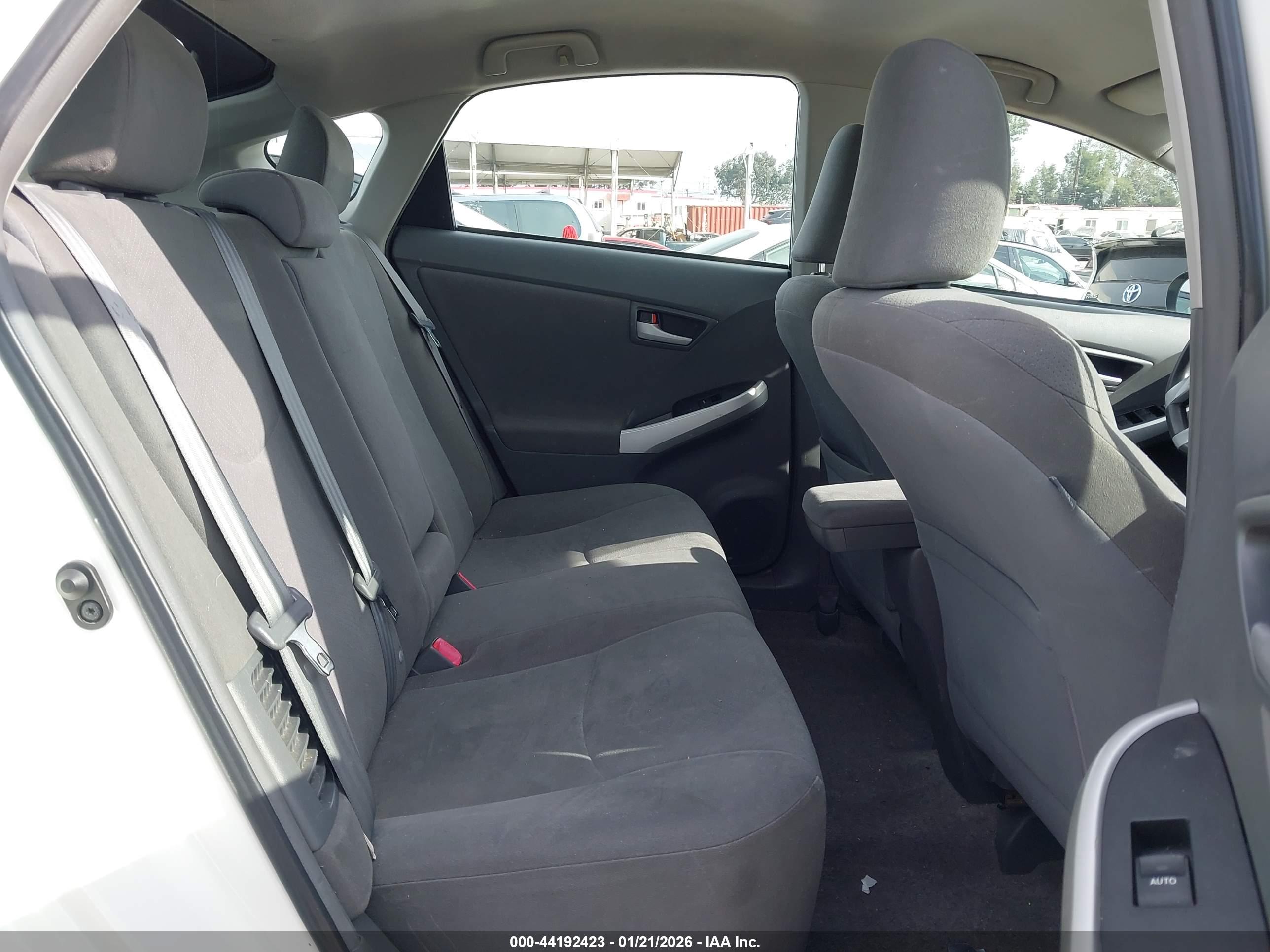TOYOTA PRIUS image 8