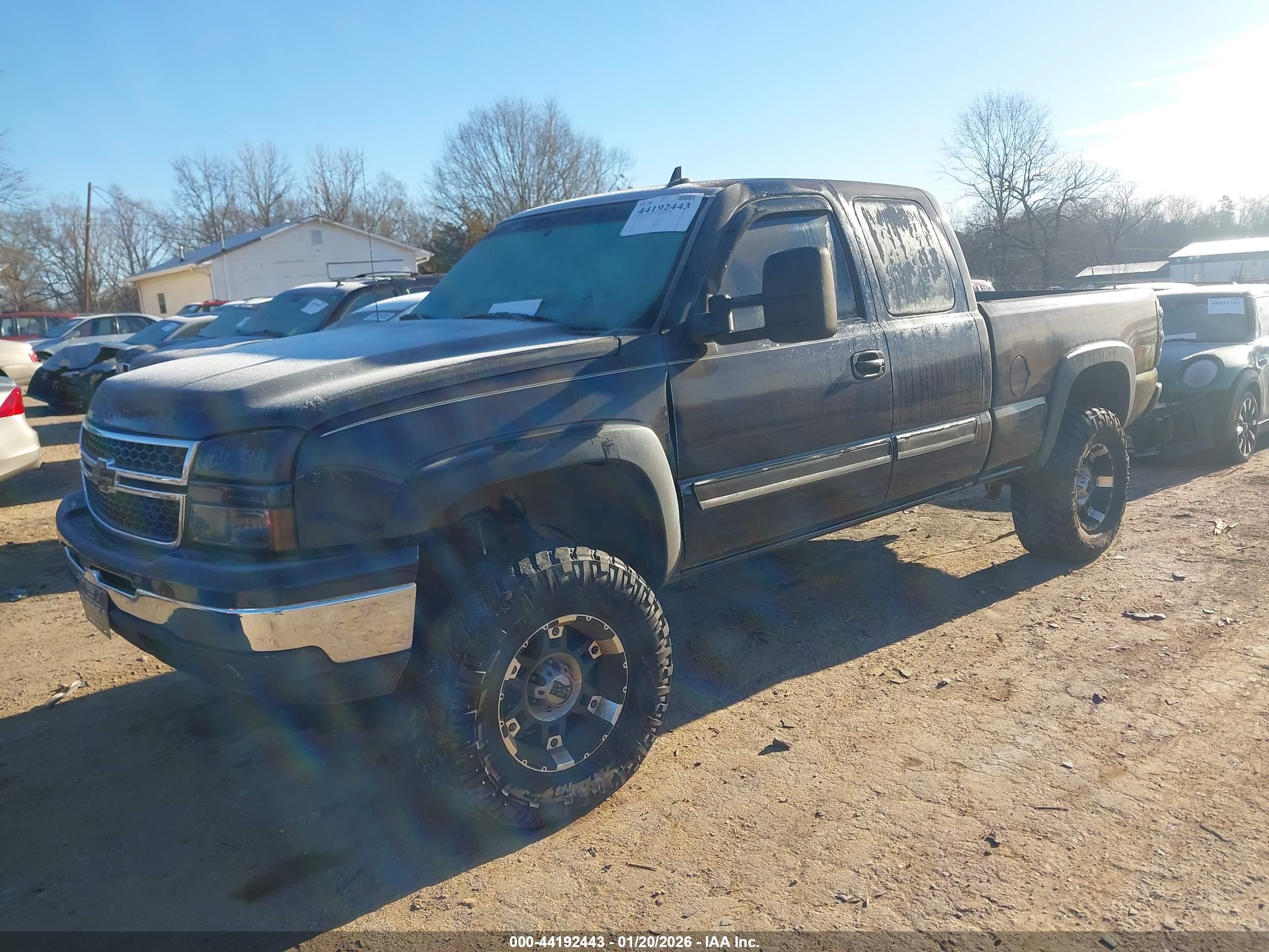 CHEVROLET SILVERADO image 2
