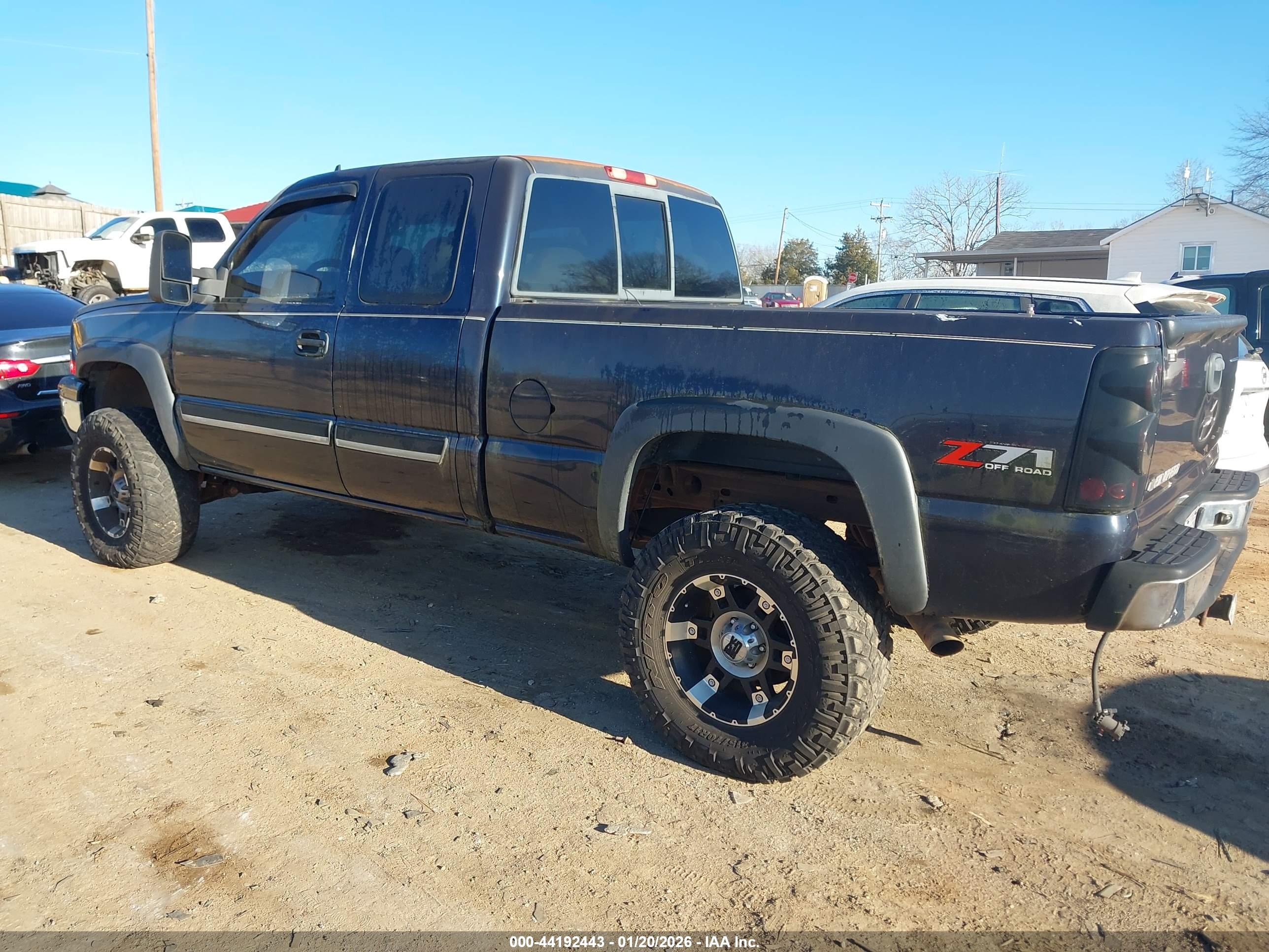 CHEVROLET SILVERADO image 3
