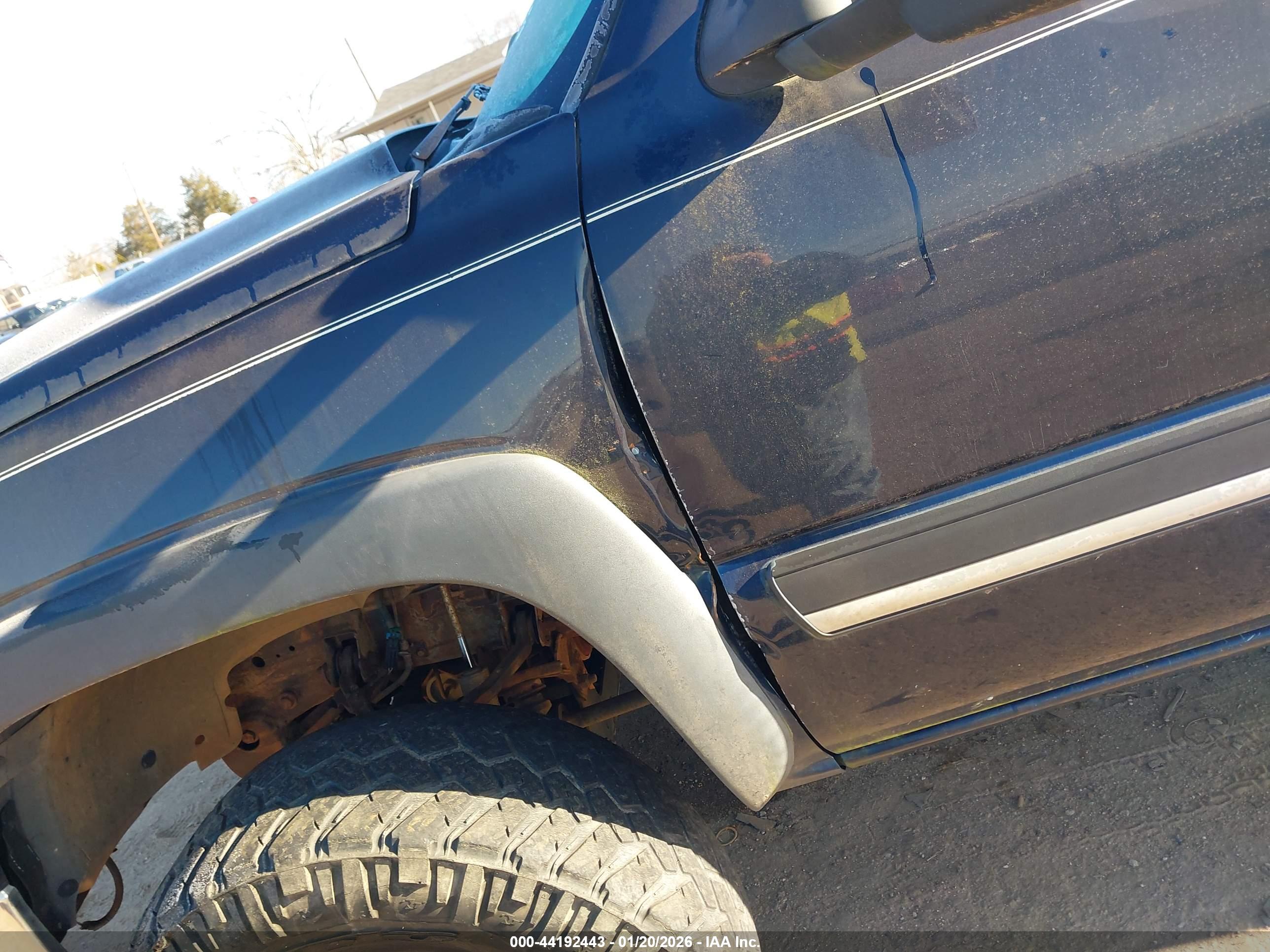 CHEVROLET SILVERADO image 6