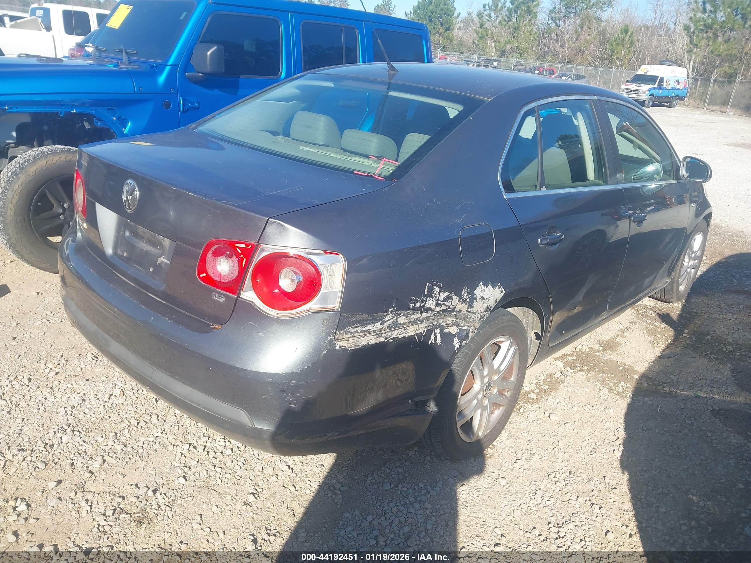 VOLKSWAGEN JETTA image 4