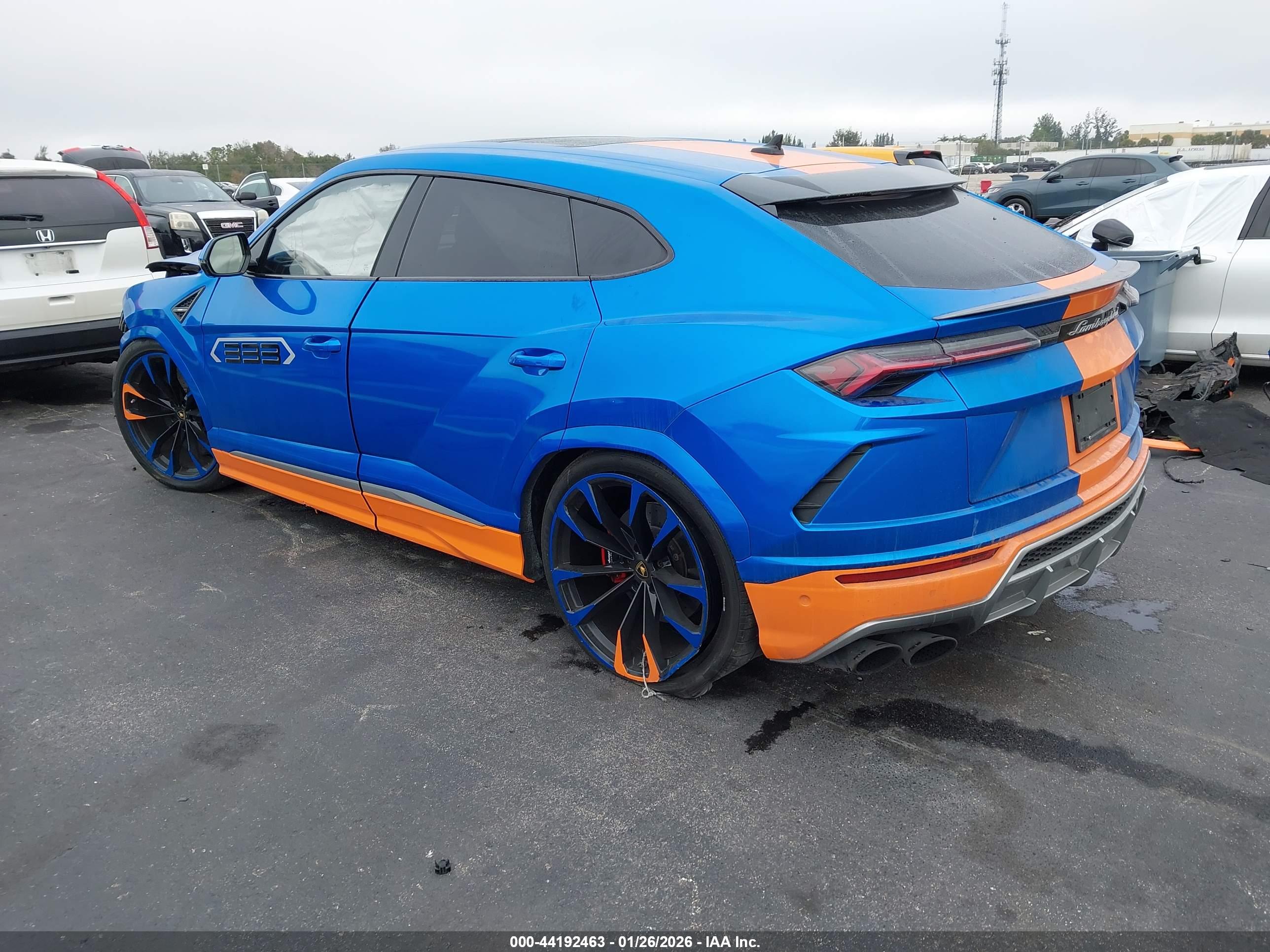 LAMBORGHINI URUS image 3