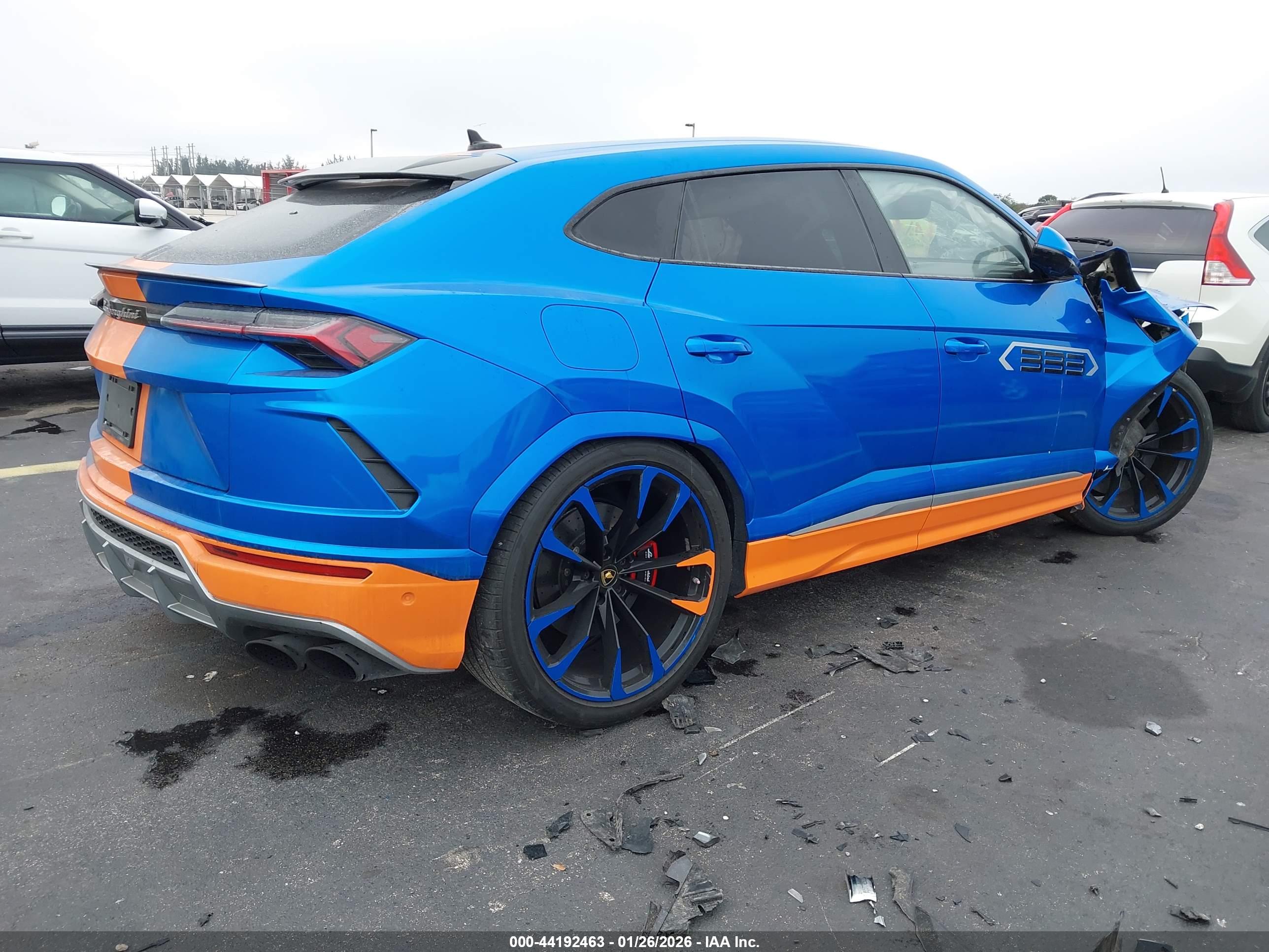 LAMBORGHINI URUS image 4