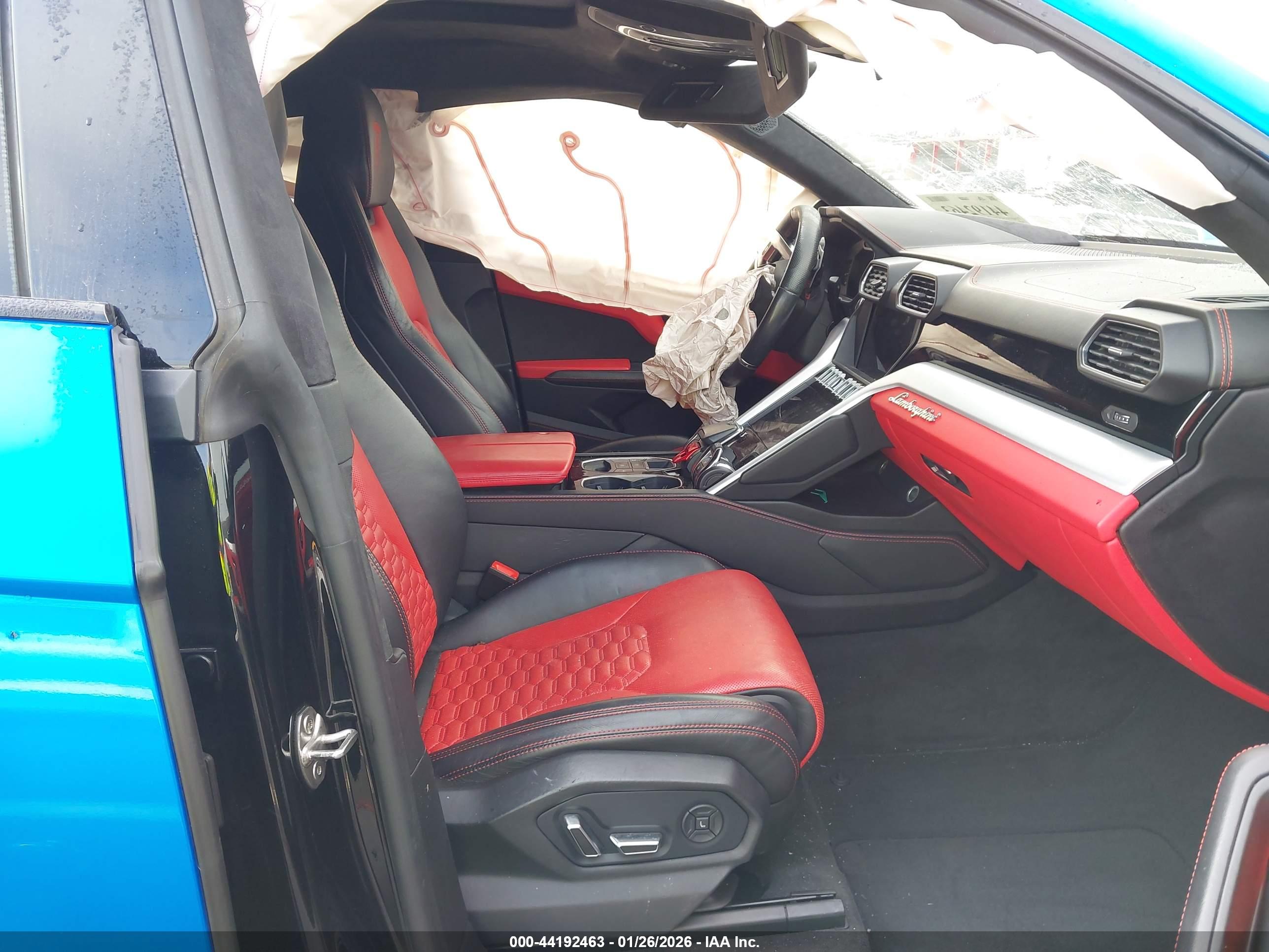 LAMBORGHINI URUS image 5