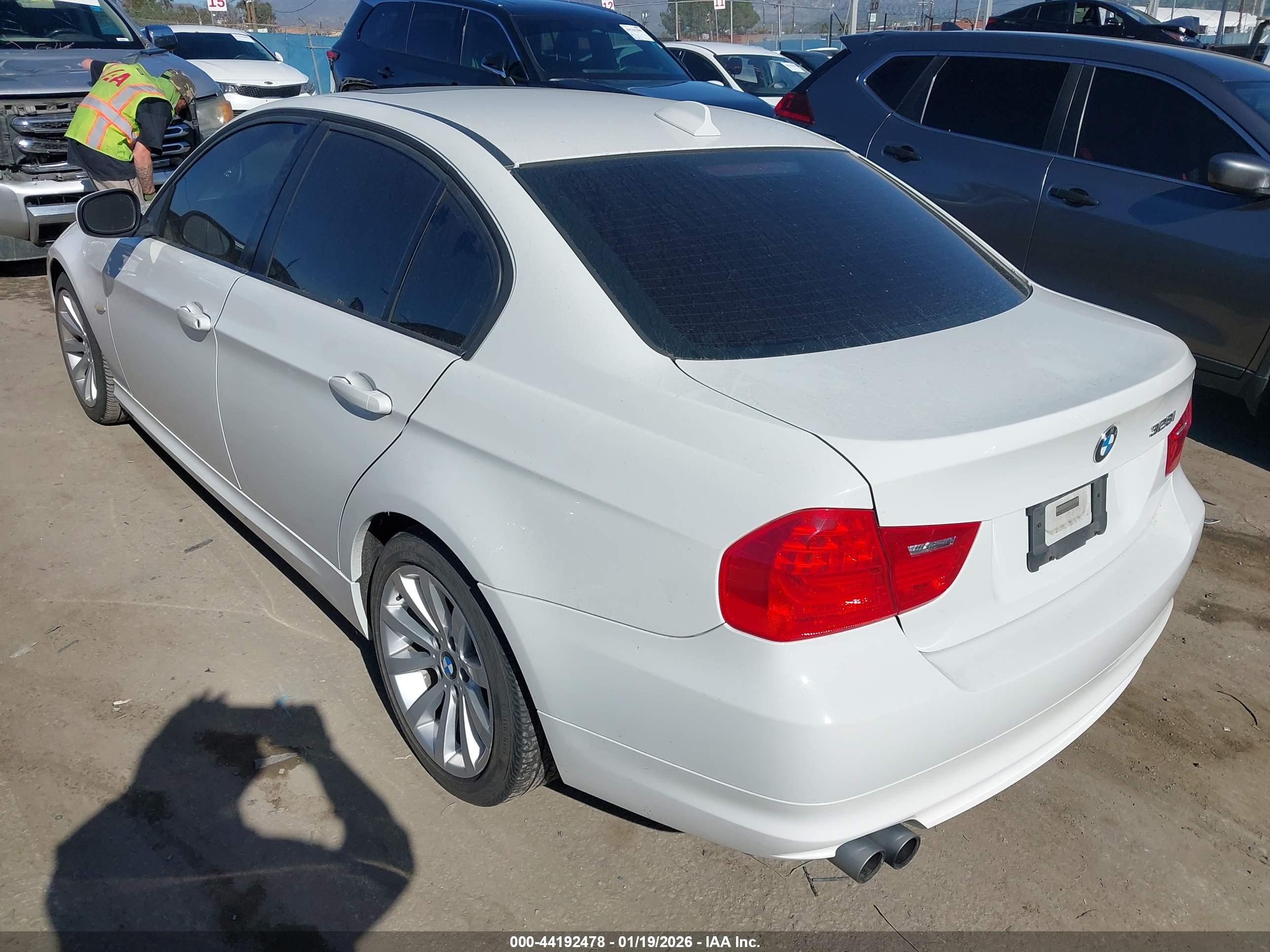 BMW 328I image 3
