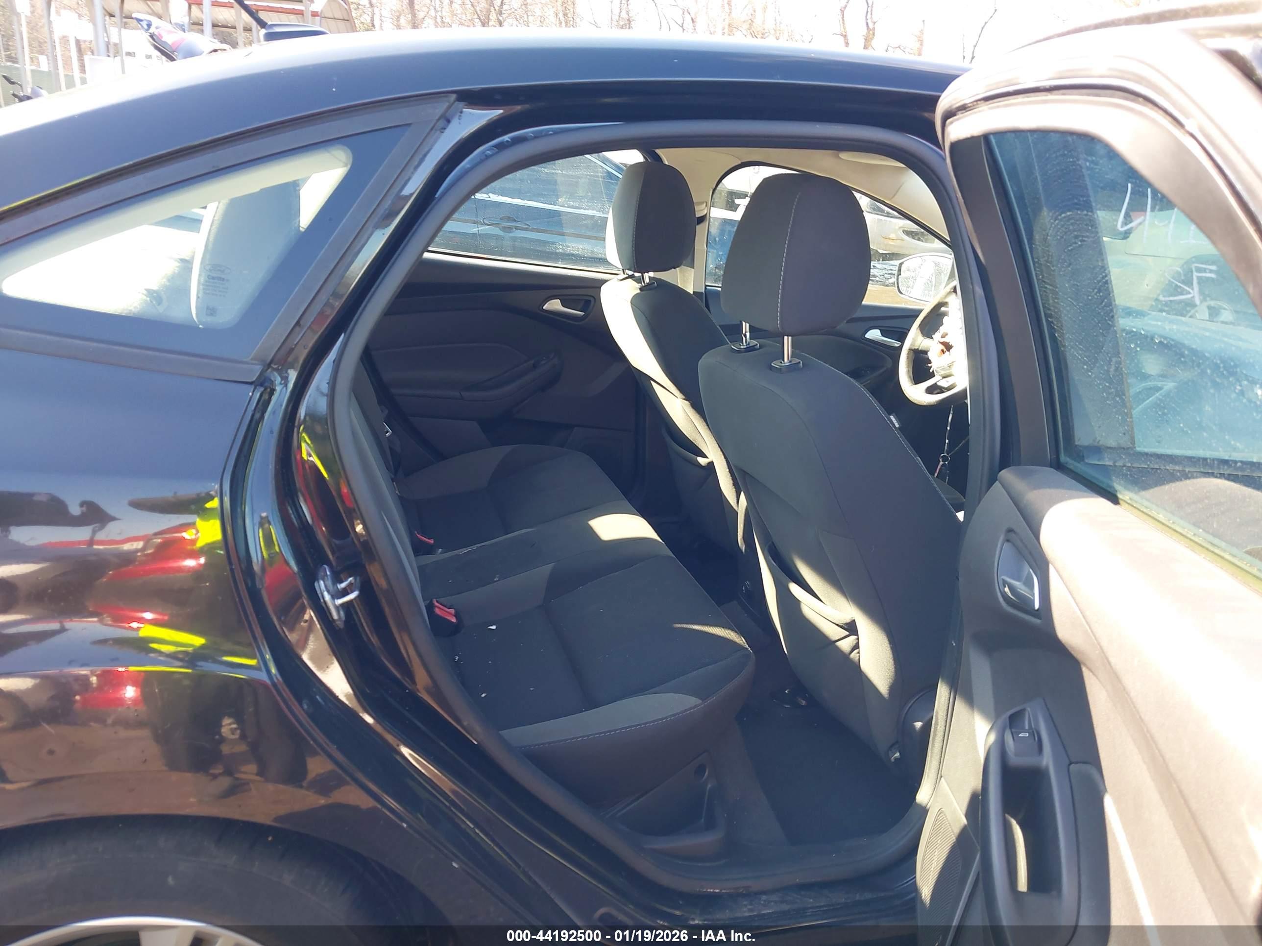 FORD FOCUS image 8